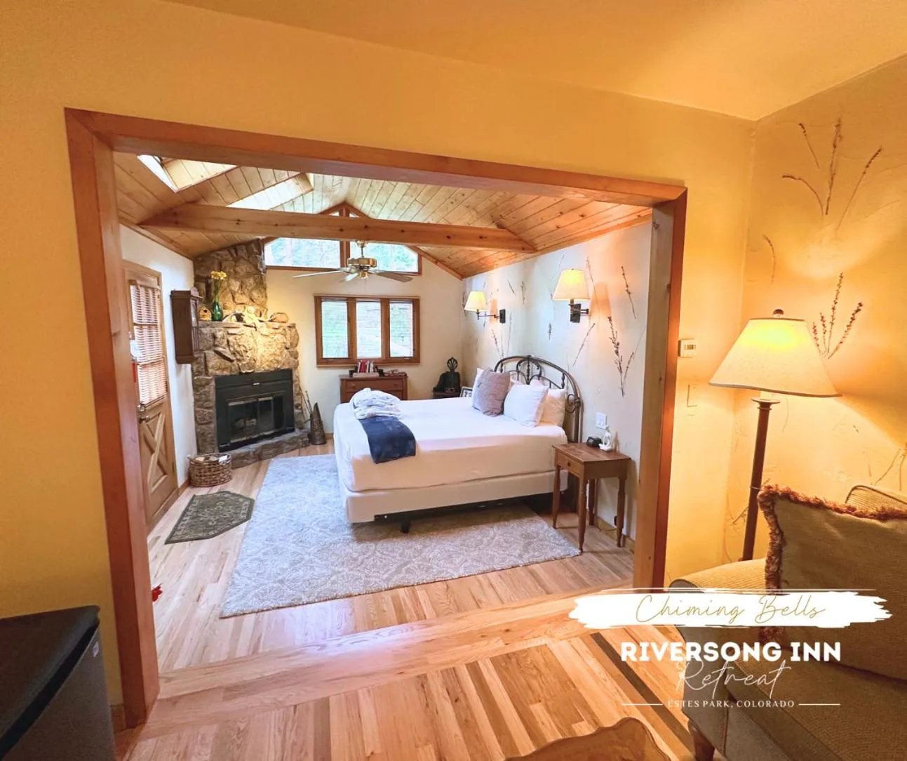 Bed in Riversong Inn Retreat