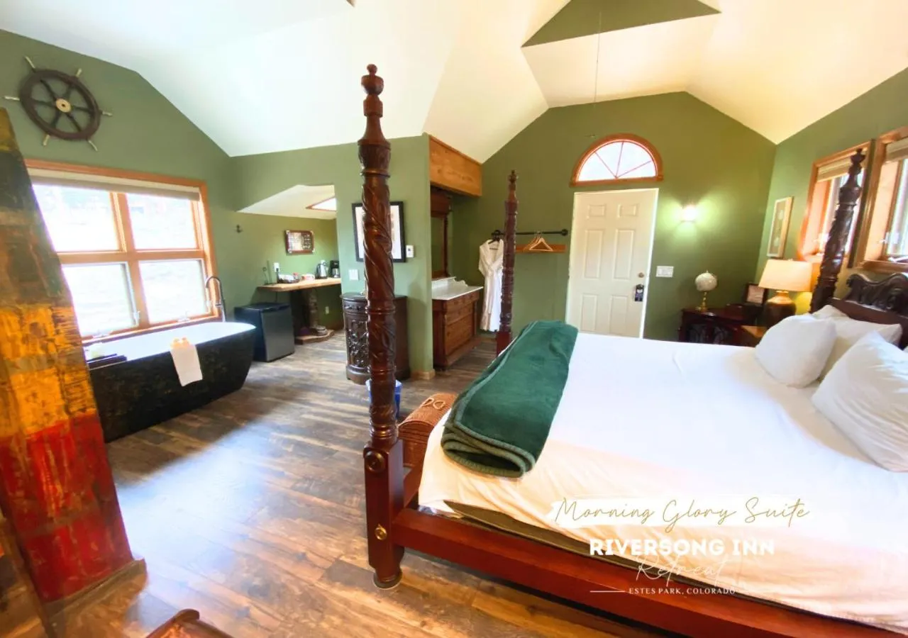 Bed in Riversong Inn Retreat