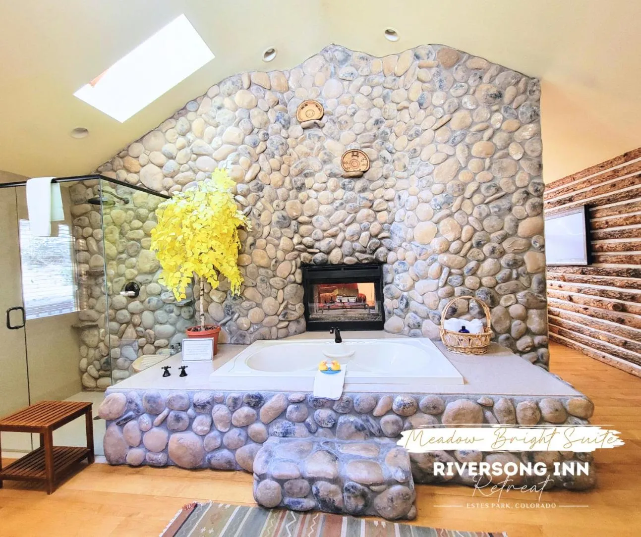 Bed in Riversong Inn Retreat