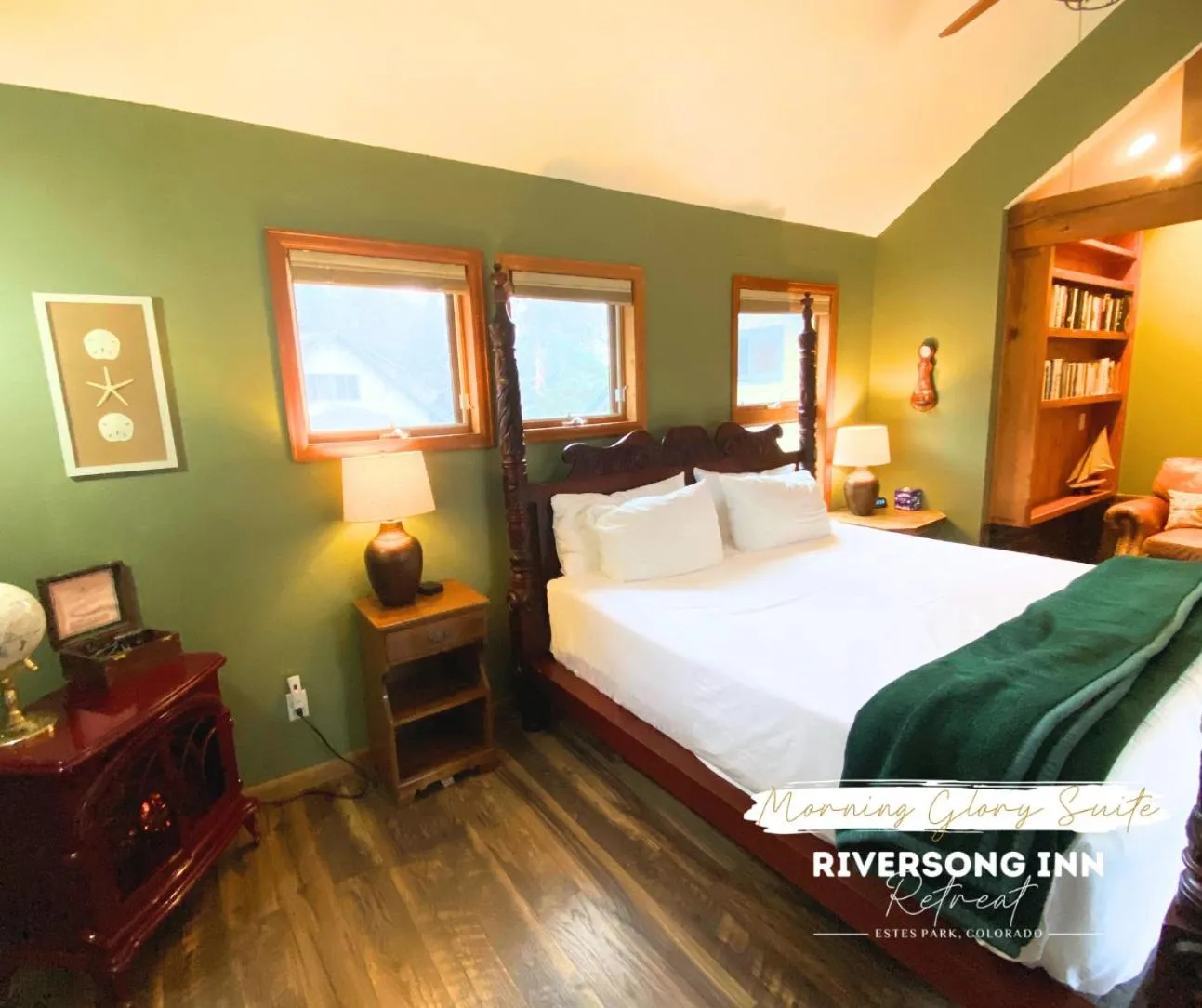 Bed in Riversong Inn Retreat