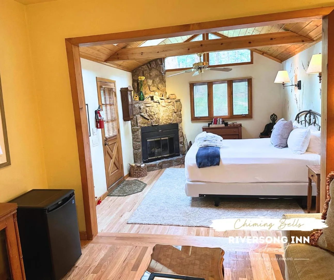 Bed in Riversong Inn Retreat