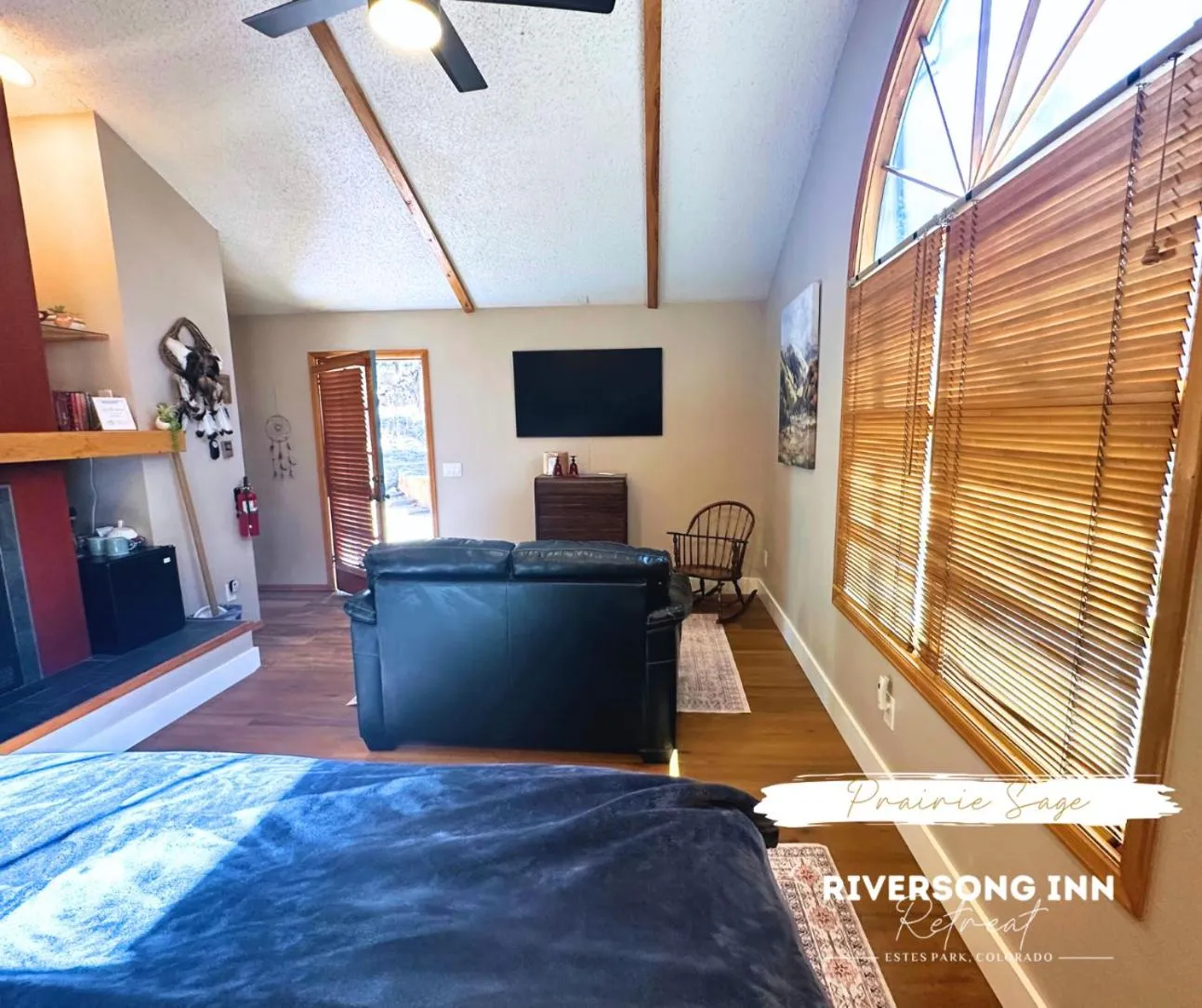 Bed in Riversong Inn Retreat