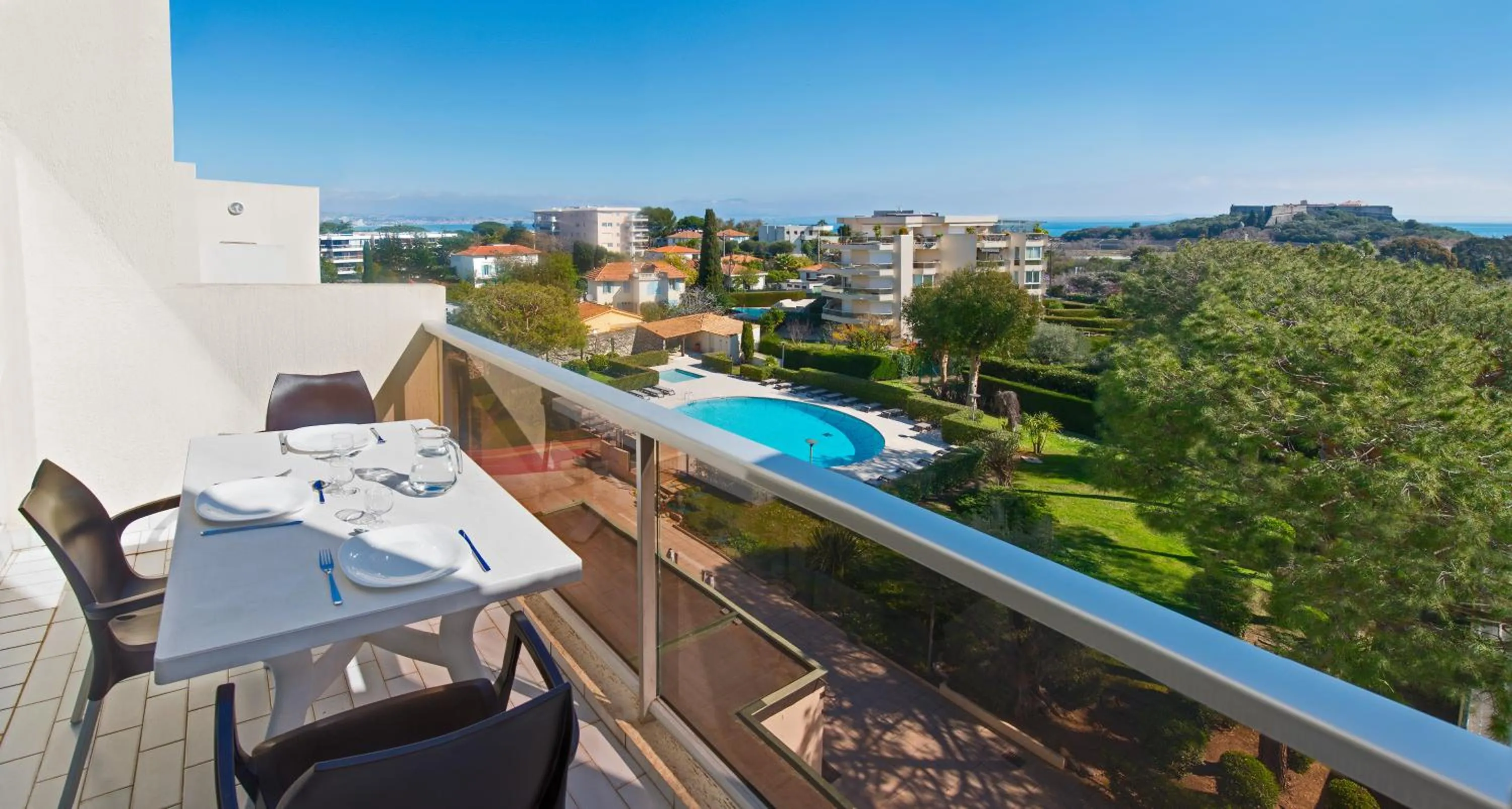 Sea view in Residence Residéal Antibes