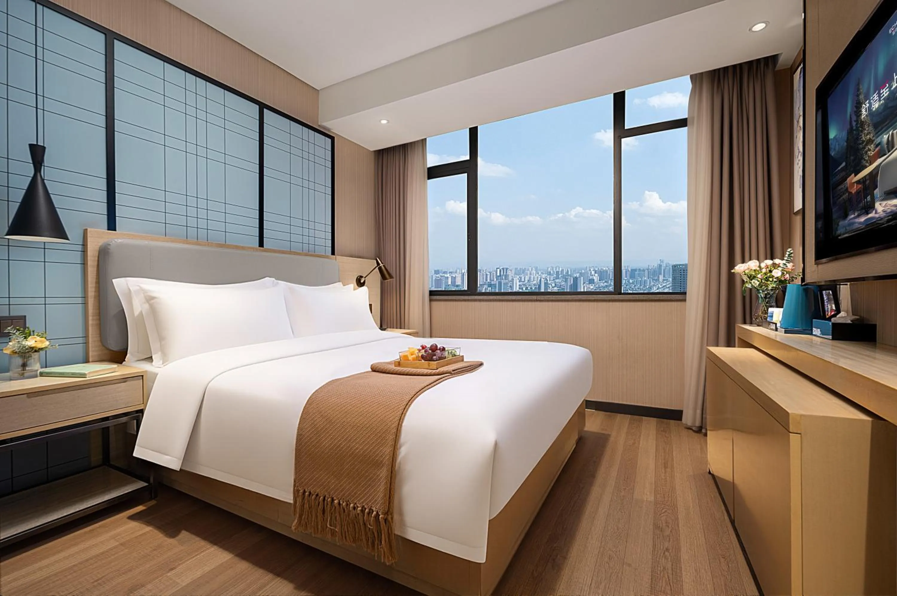 Photo of the whole room, Bed in Echarm Hotel Chengdu Chunxi Road IFS Center