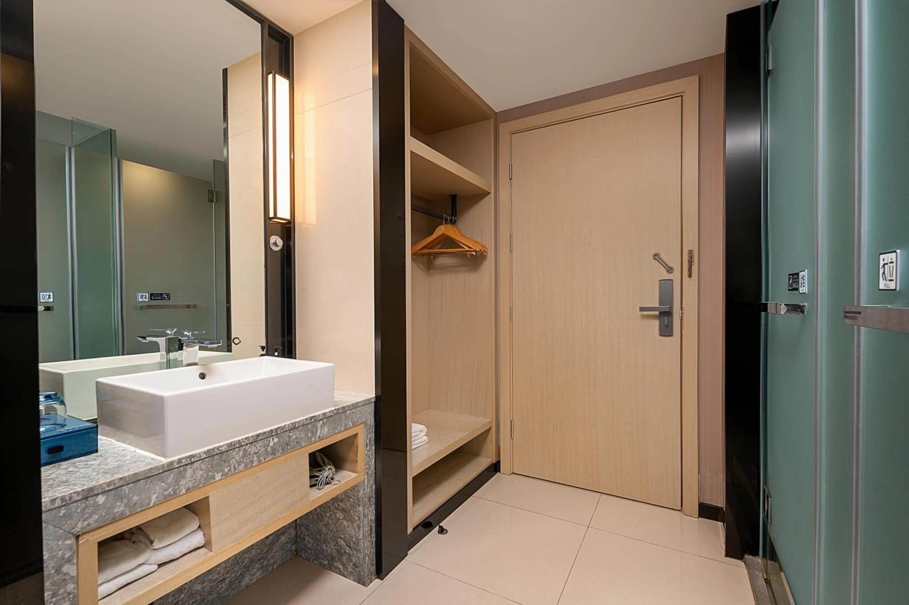 Shower in Echarm Hotel Chengdu Chunxi Road IFS Center