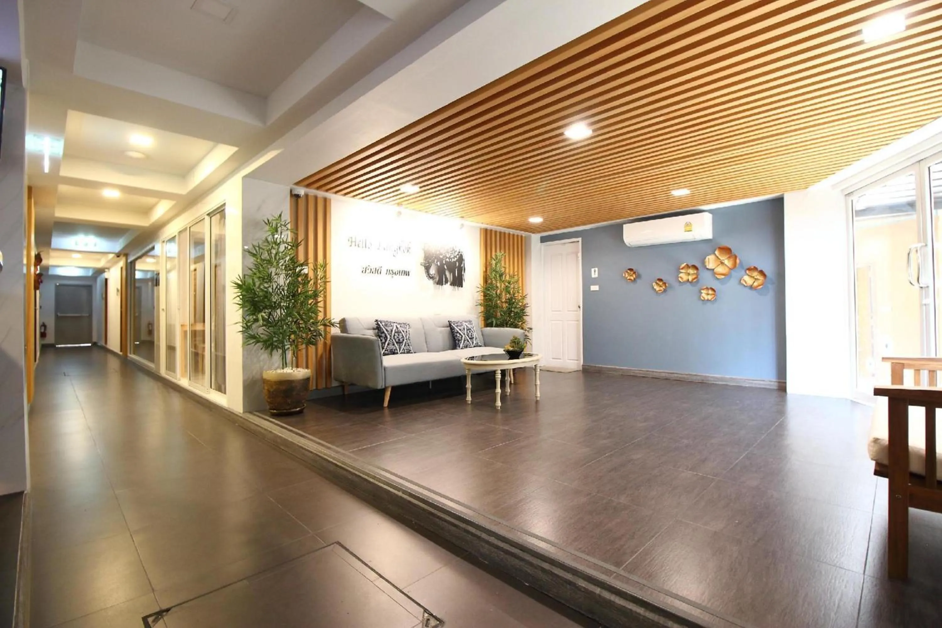 Seating area, Bed in Super OYO 483 Pannee Hotel Khaosan