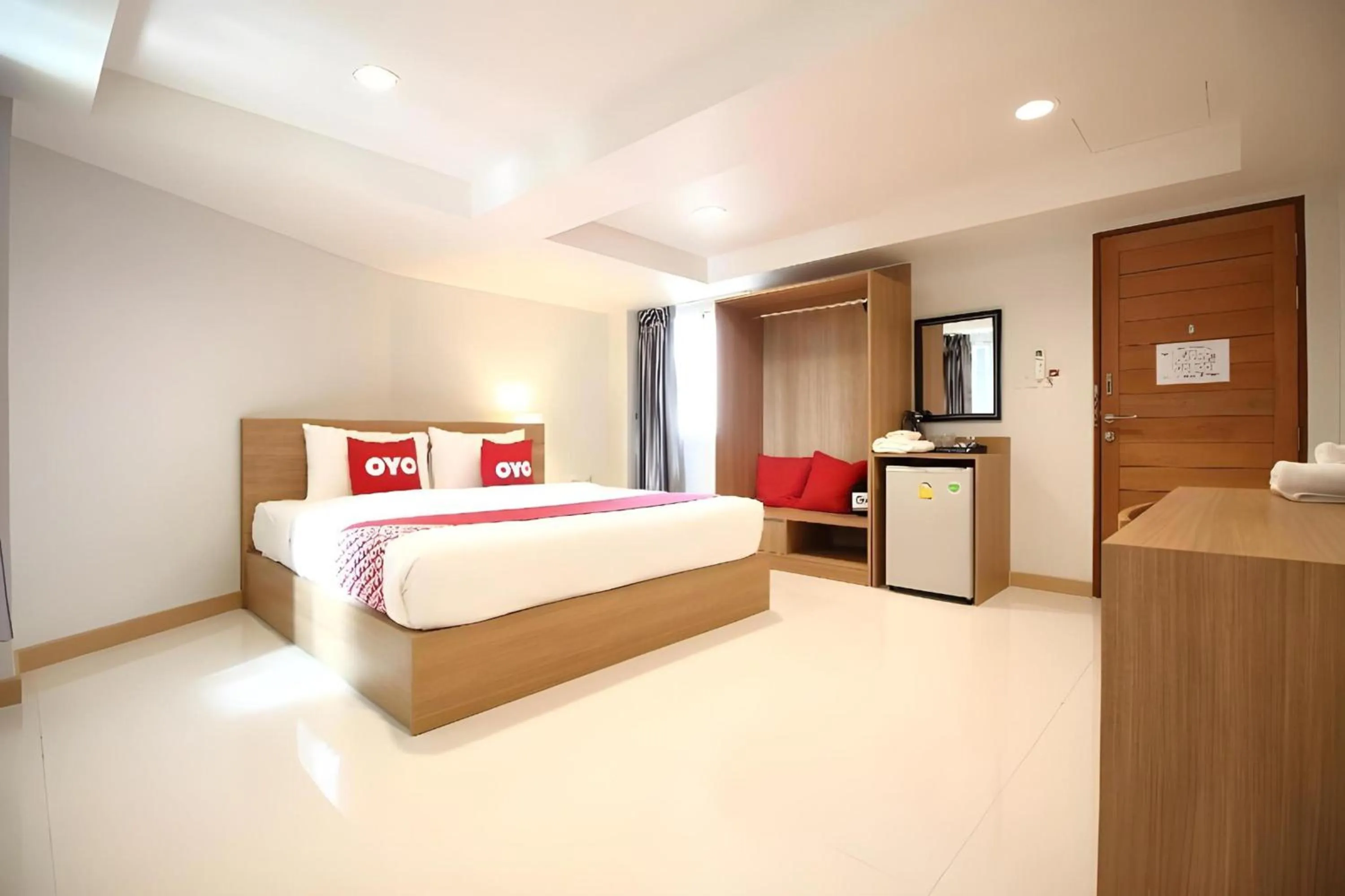 Photo of the whole room, Bed in Super OYO 483 Pannee Hotel Khaosan
