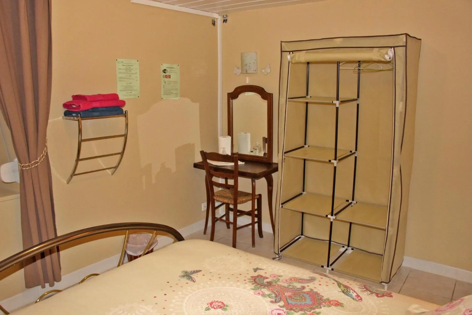 Photo of the whole room, Bed in Le Pré de Luceau