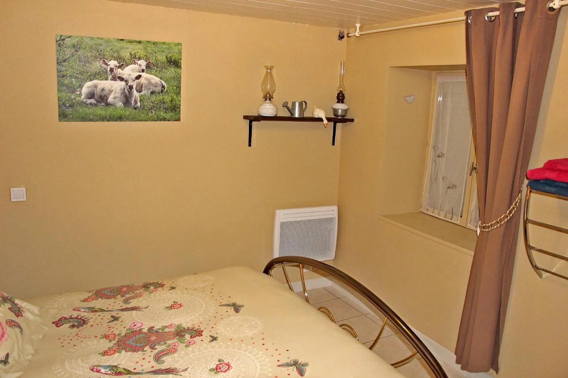 Photo of the whole room, Bed in Le Pré de Luceau