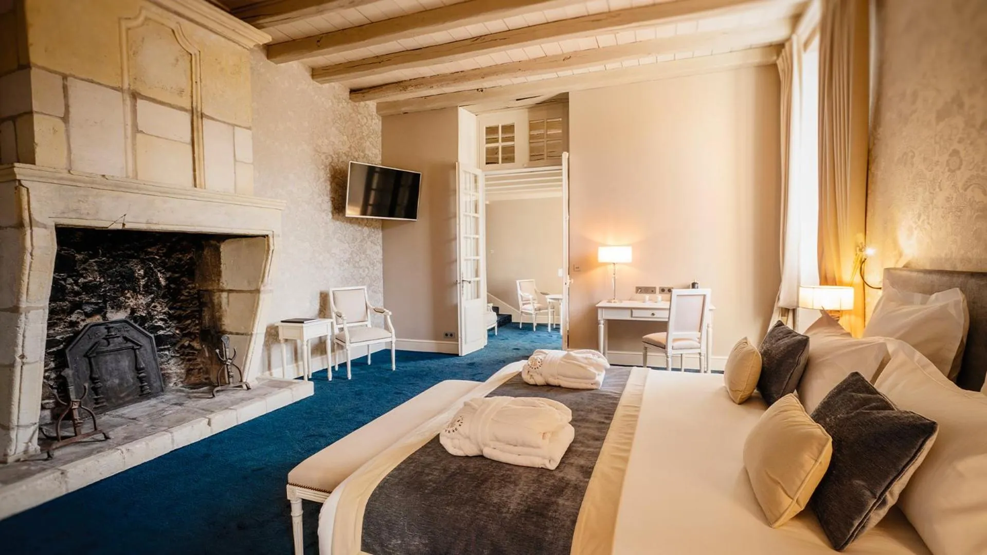 TV and multimedia, Bed in Abbaye De Villeneuve