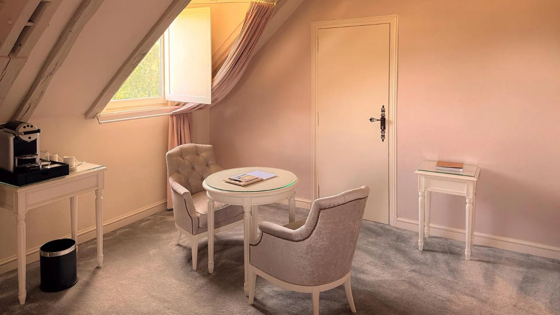 Seating area in Abbaye De Villeneuve