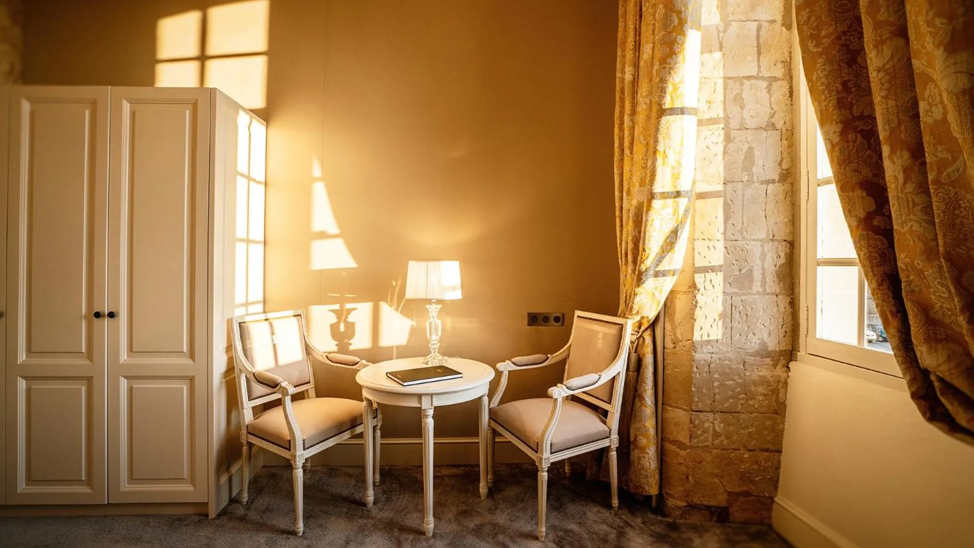 Seating area in Abbaye De Villeneuve