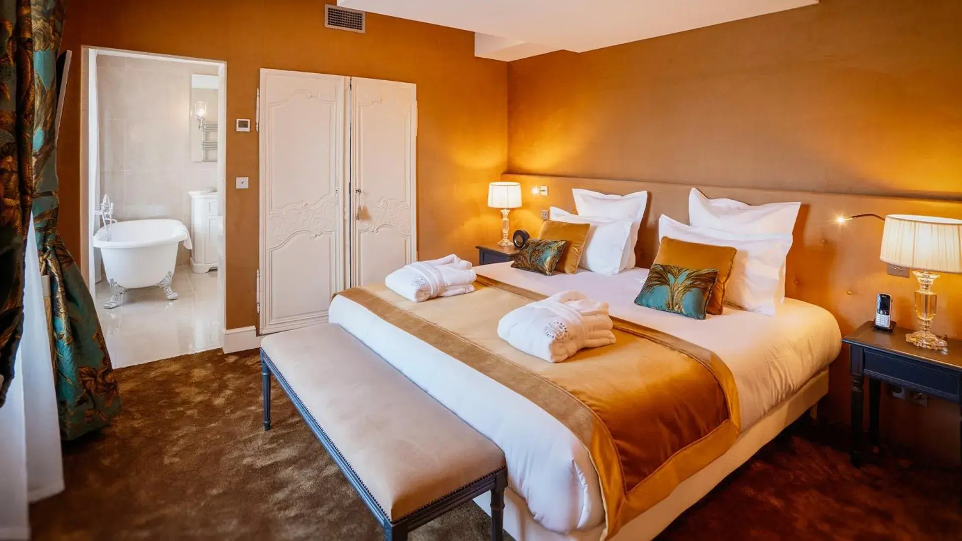 Suite in Abbaye De Villeneuve Suite in Abbaye De Villeneuve