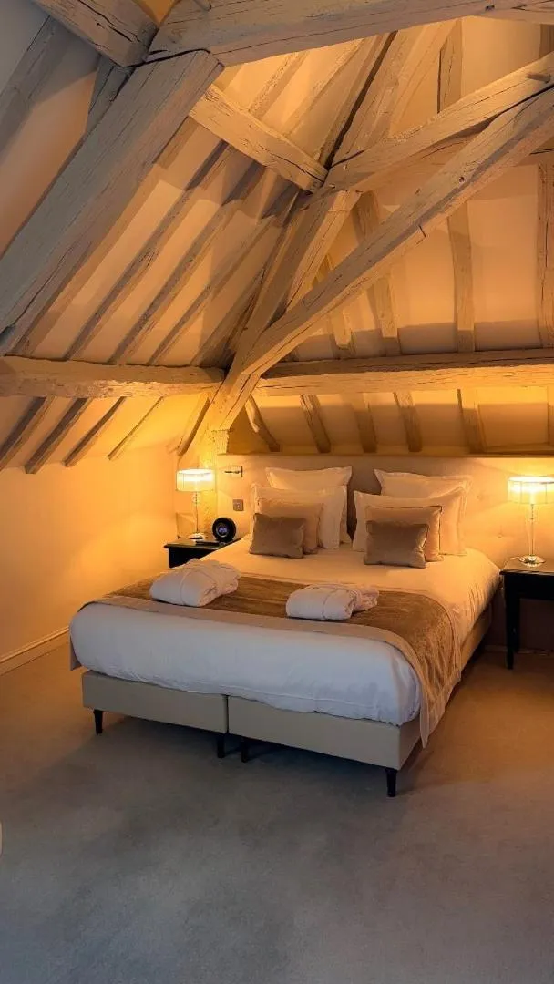 Bedroom, Bed in Abbaye De Villeneuve