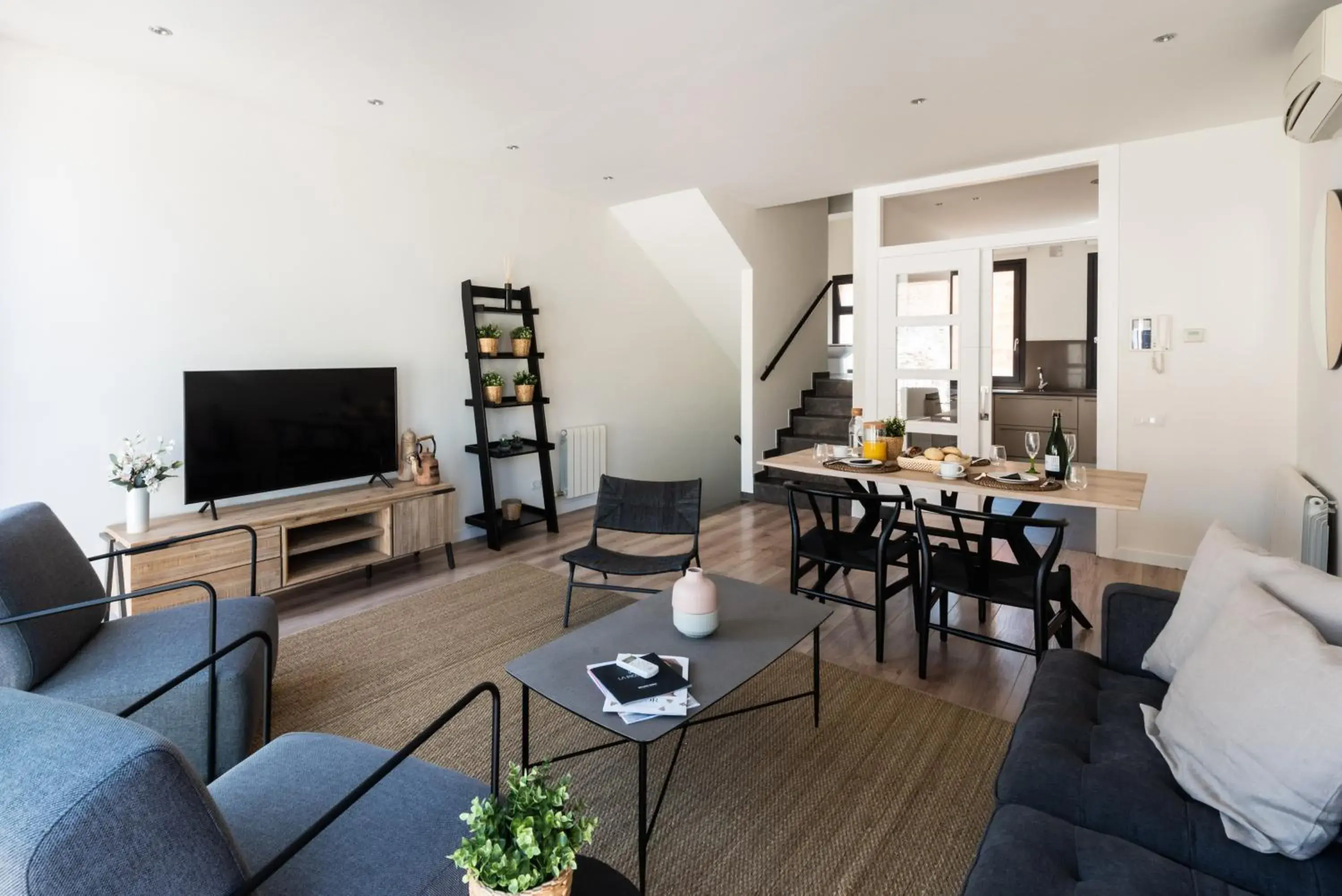 Petit Luxe Tobella Dreta Petit Luxe Tobella Dreta