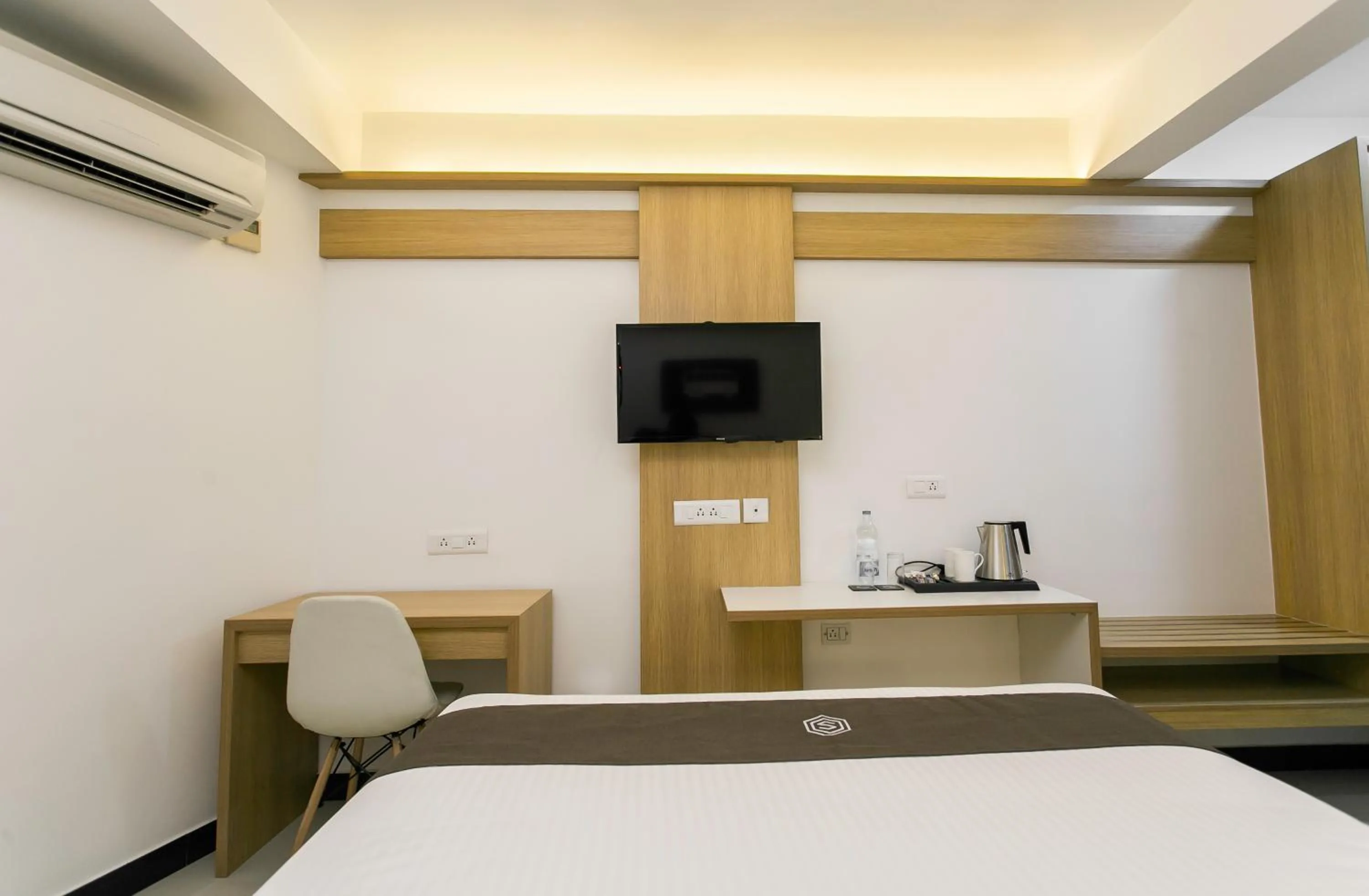 Bed in Sapphire Club Metro