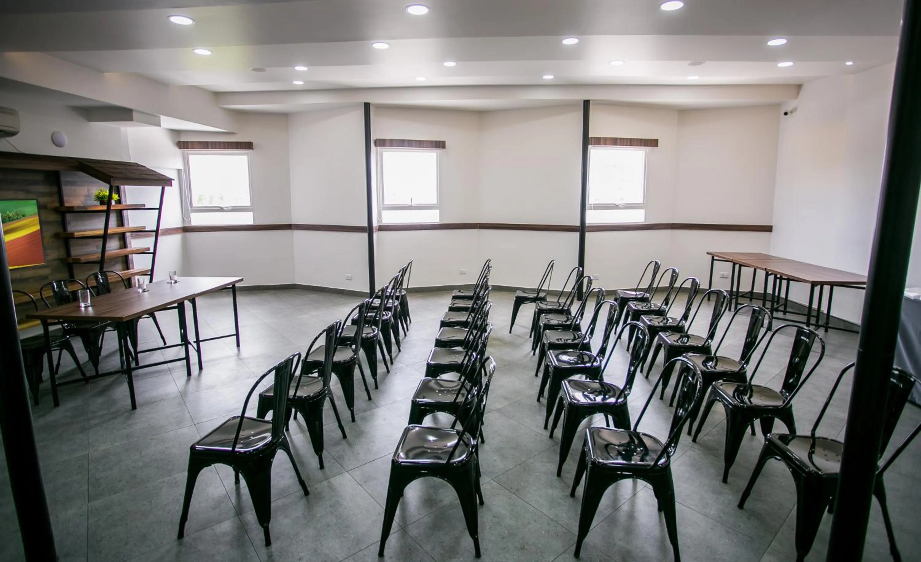 Business facilities in Sapphire Club Metro