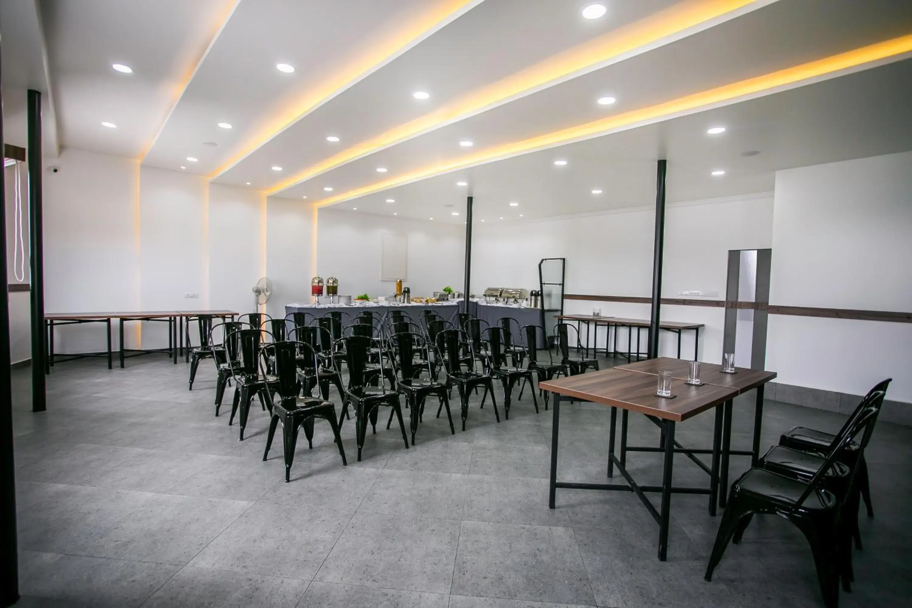 Restaurant/places to eat in Sapphire Club Metro Restaurant/places to eat in Sapphire Club Metro