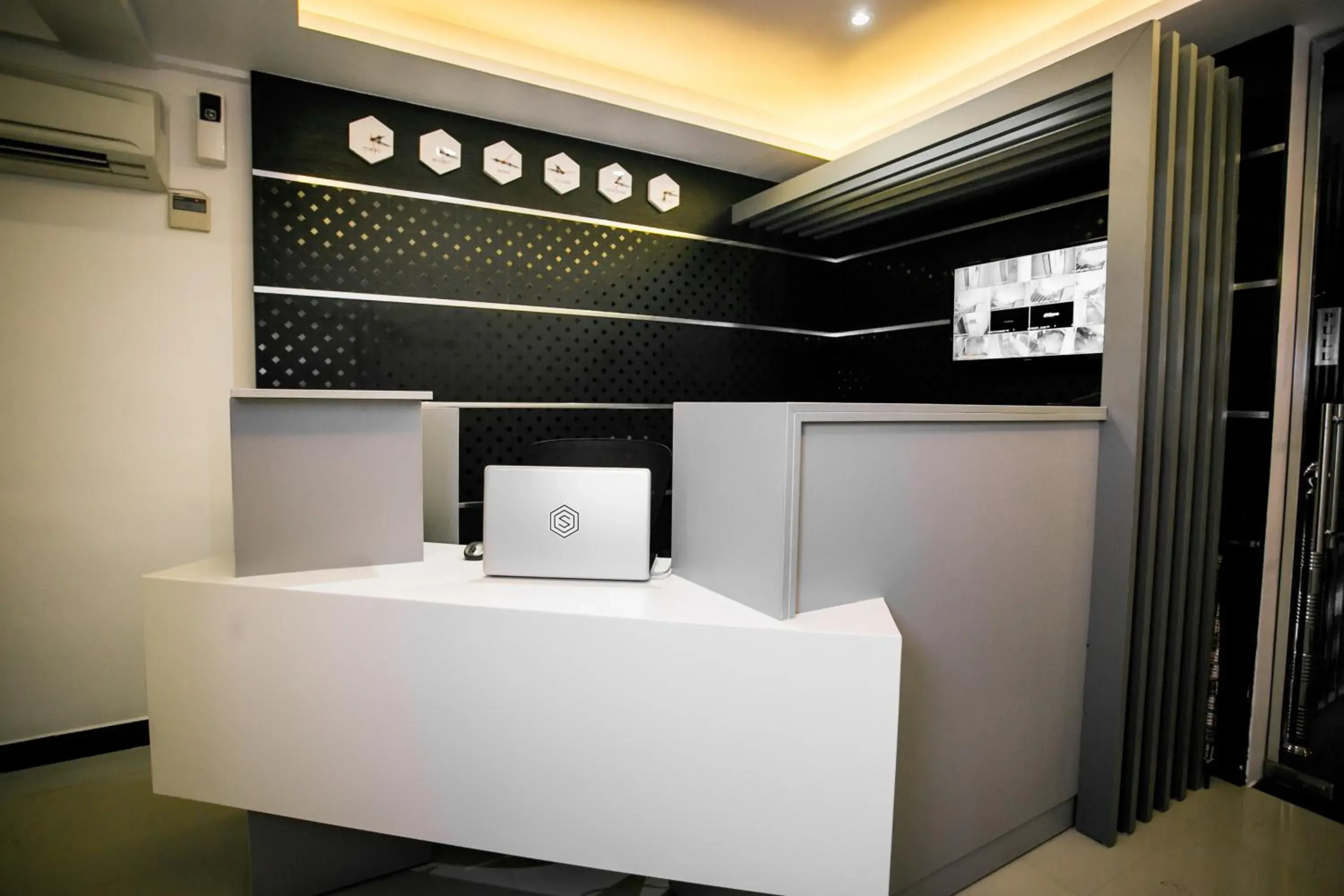 Facade/entrance in Sapphire Club Metro Facade/entrance in Sapphire Club Metro