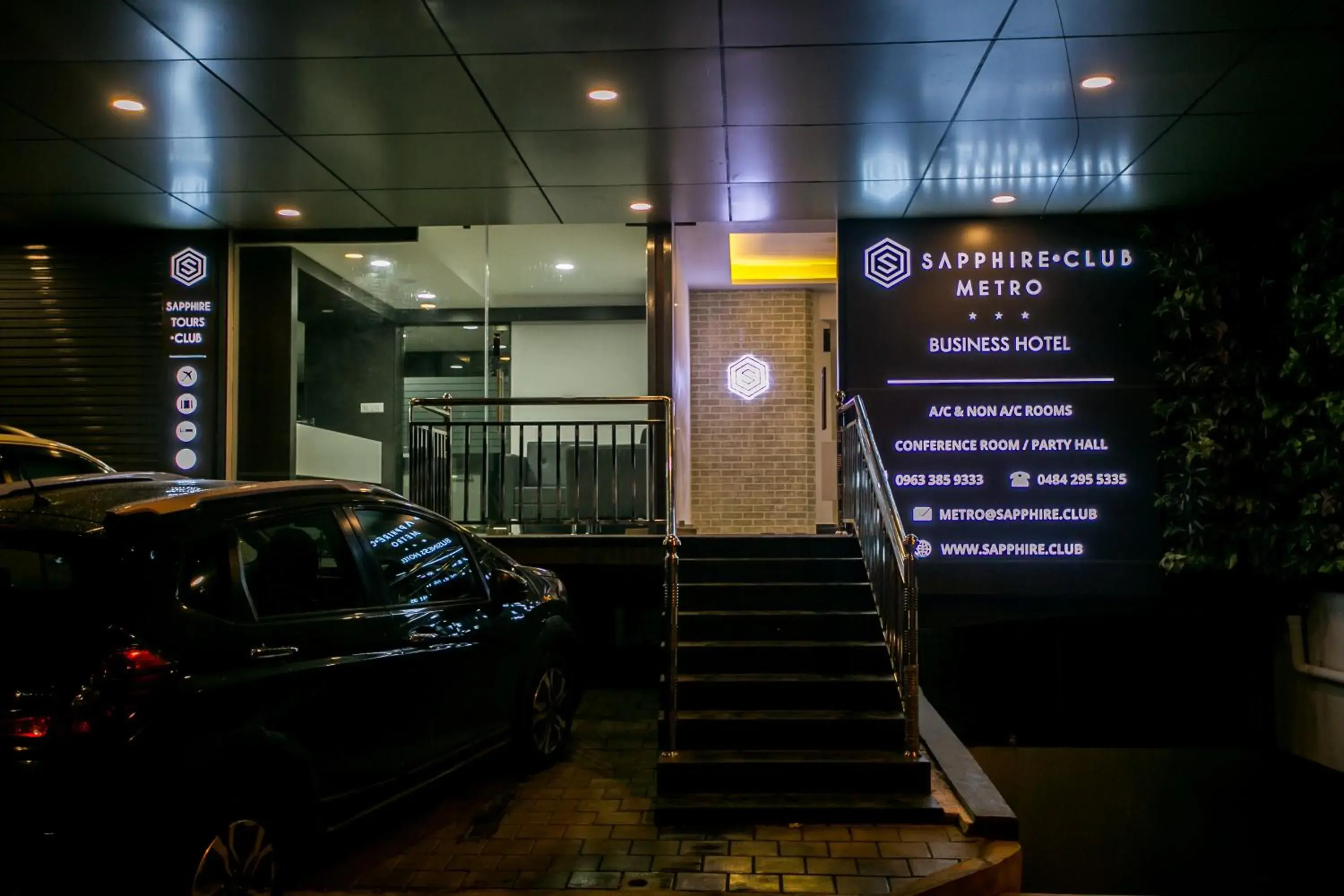 Facade/entrance in Sapphire Club Metro Facade/entrance in Sapphire Club Metro