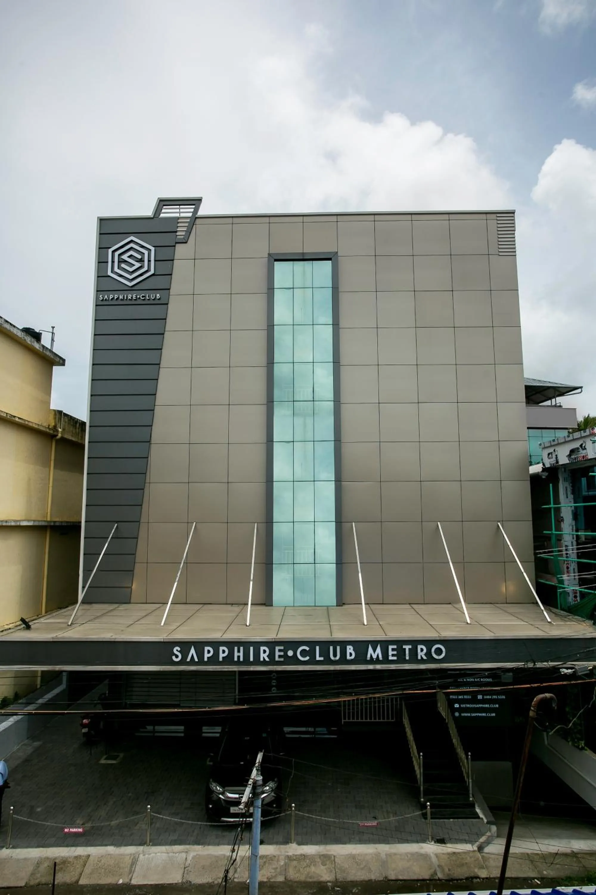 Property building in Sapphire Club Metro