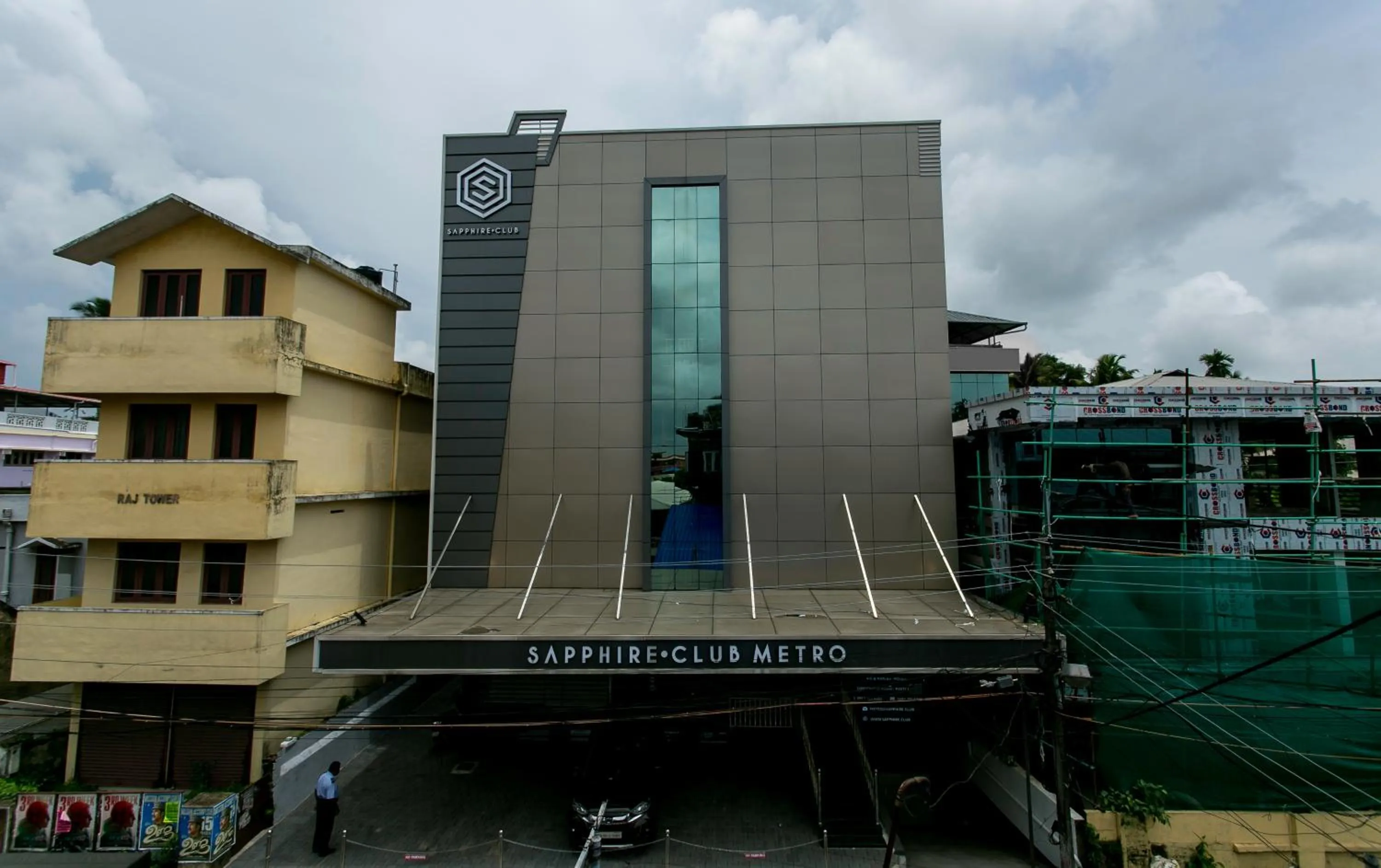 Property building in Sapphire Club Metro