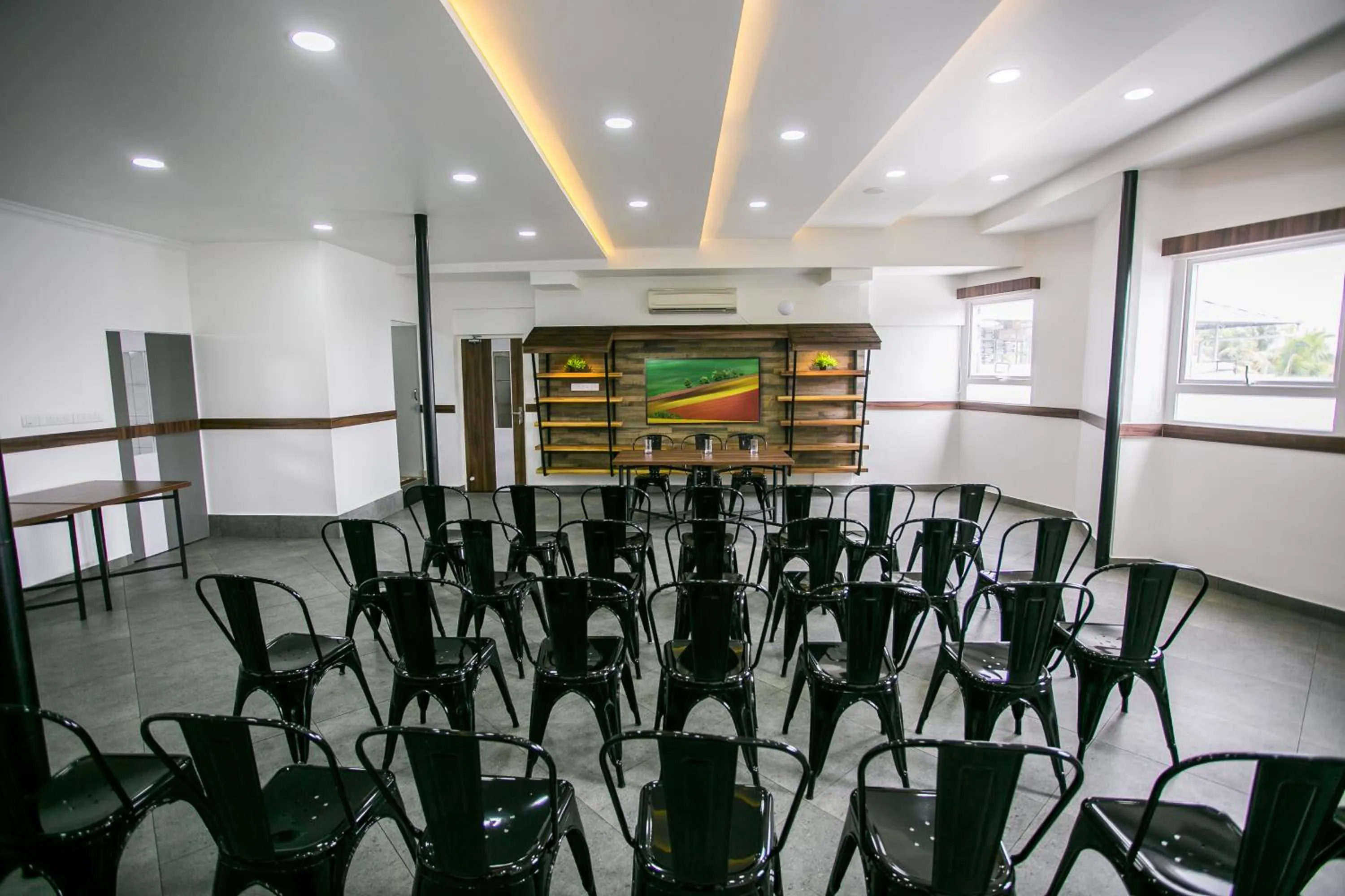 Business facilities in Sapphire Club Metro