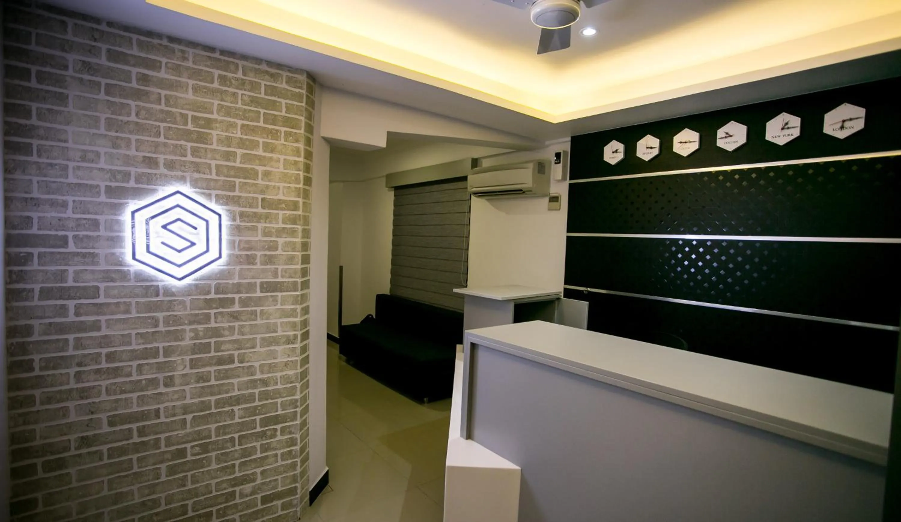 Property logo or sign in Sapphire Club Metro