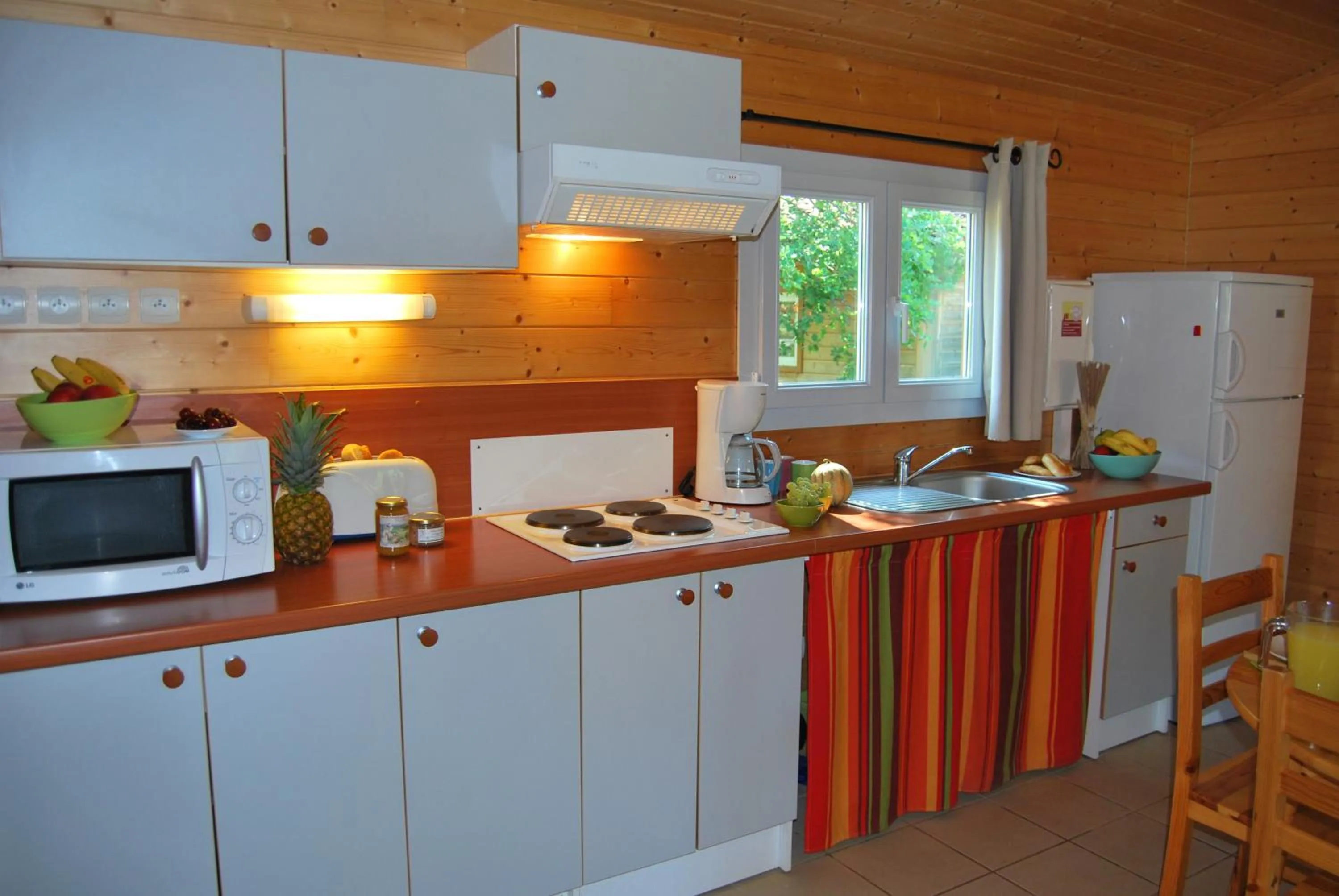 Kitchen or kitchenette in Lagrange Grand Bleu Vacances - Residence Les Ségalières