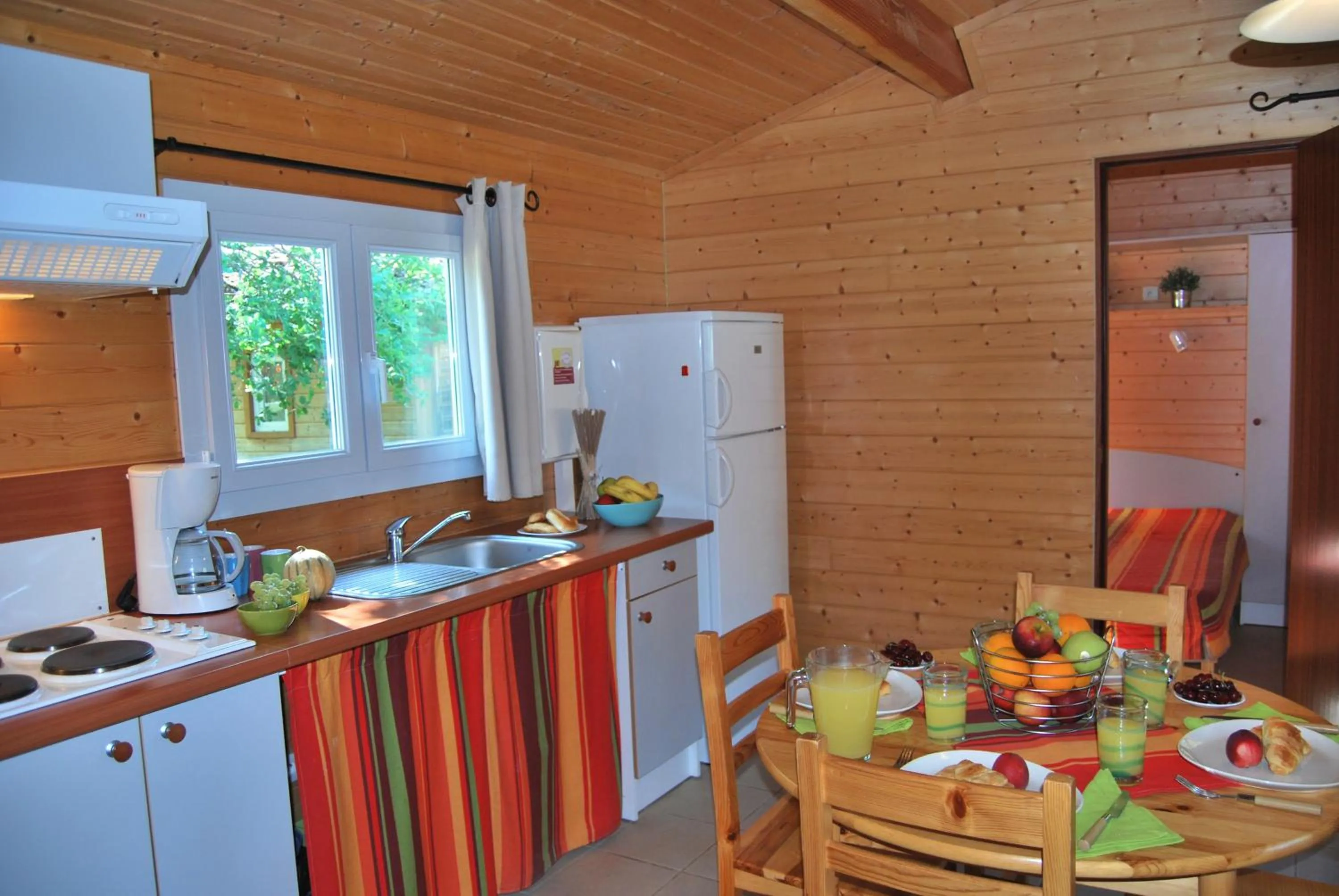 Kitchen or kitchenette in Lagrange Grand Bleu Vacances - Residence Les Ségalières