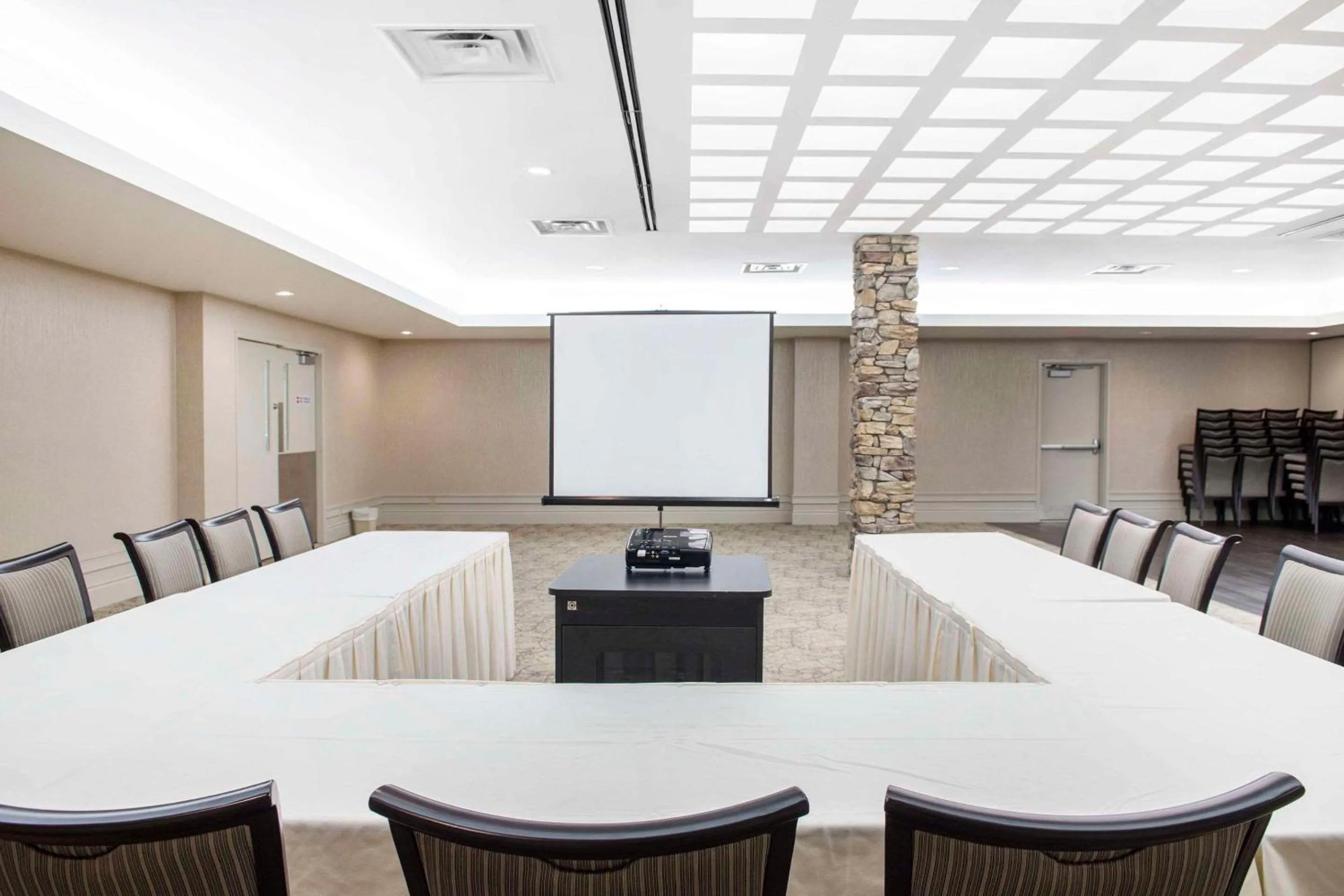 Meeting/conference room in Clarion Hotel & Conference Centre Pembroke