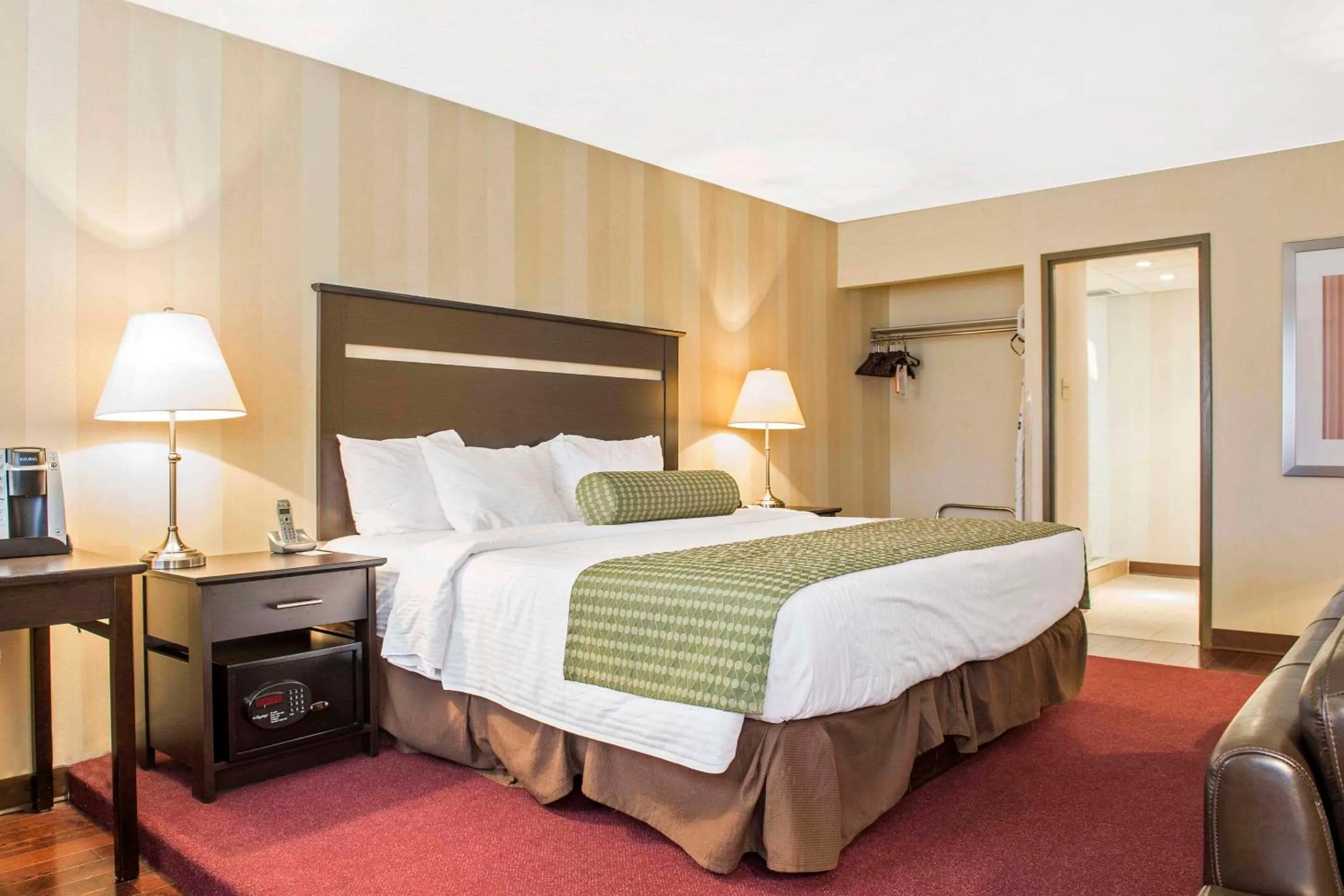 Bedroom, Bed in Clarion Hotel & Conference Centre Pembroke