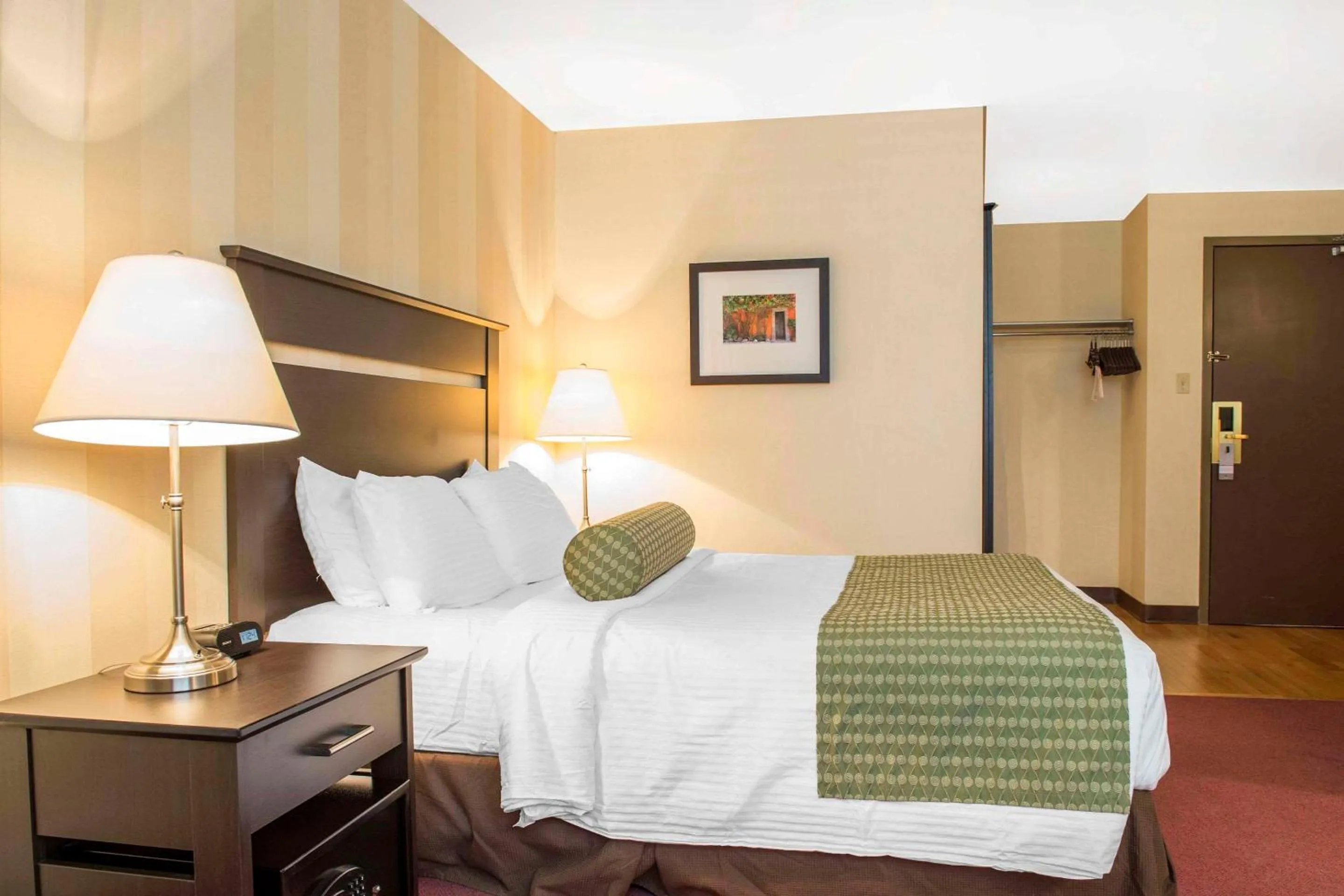 Bedroom, Bed in Clarion Hotel & Conference Centre Pembroke