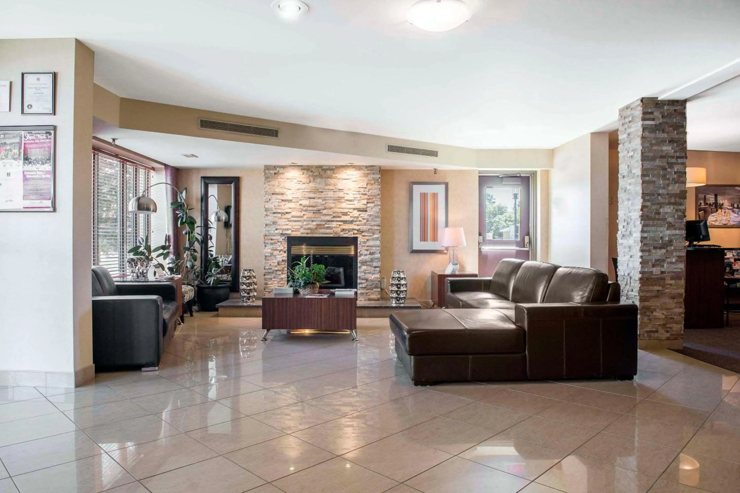 Lobby or reception in Clarion Hotel & Conference Centre Pembroke