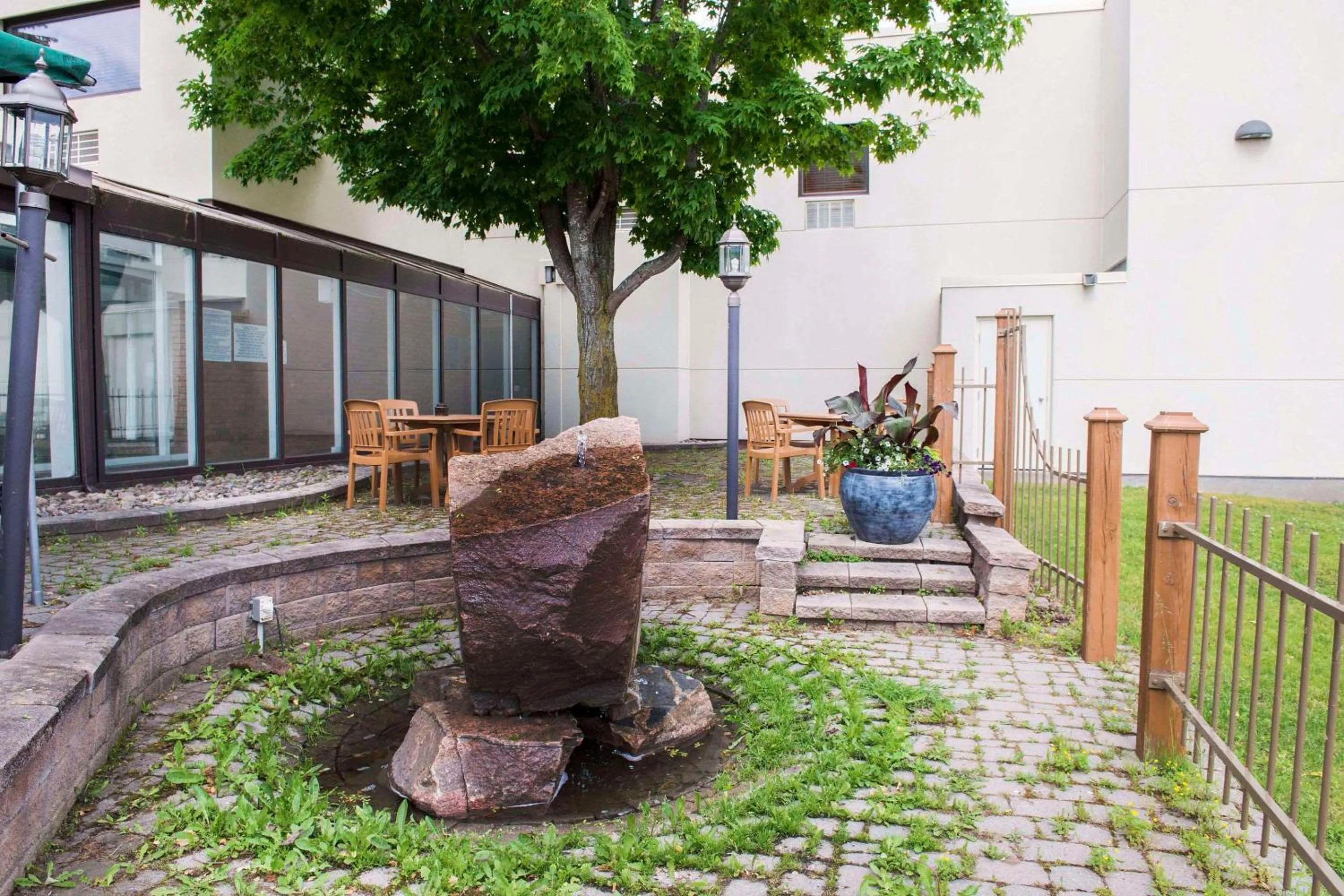 Swimming pool in Clarion Hotel & Conference Centre Pembroke