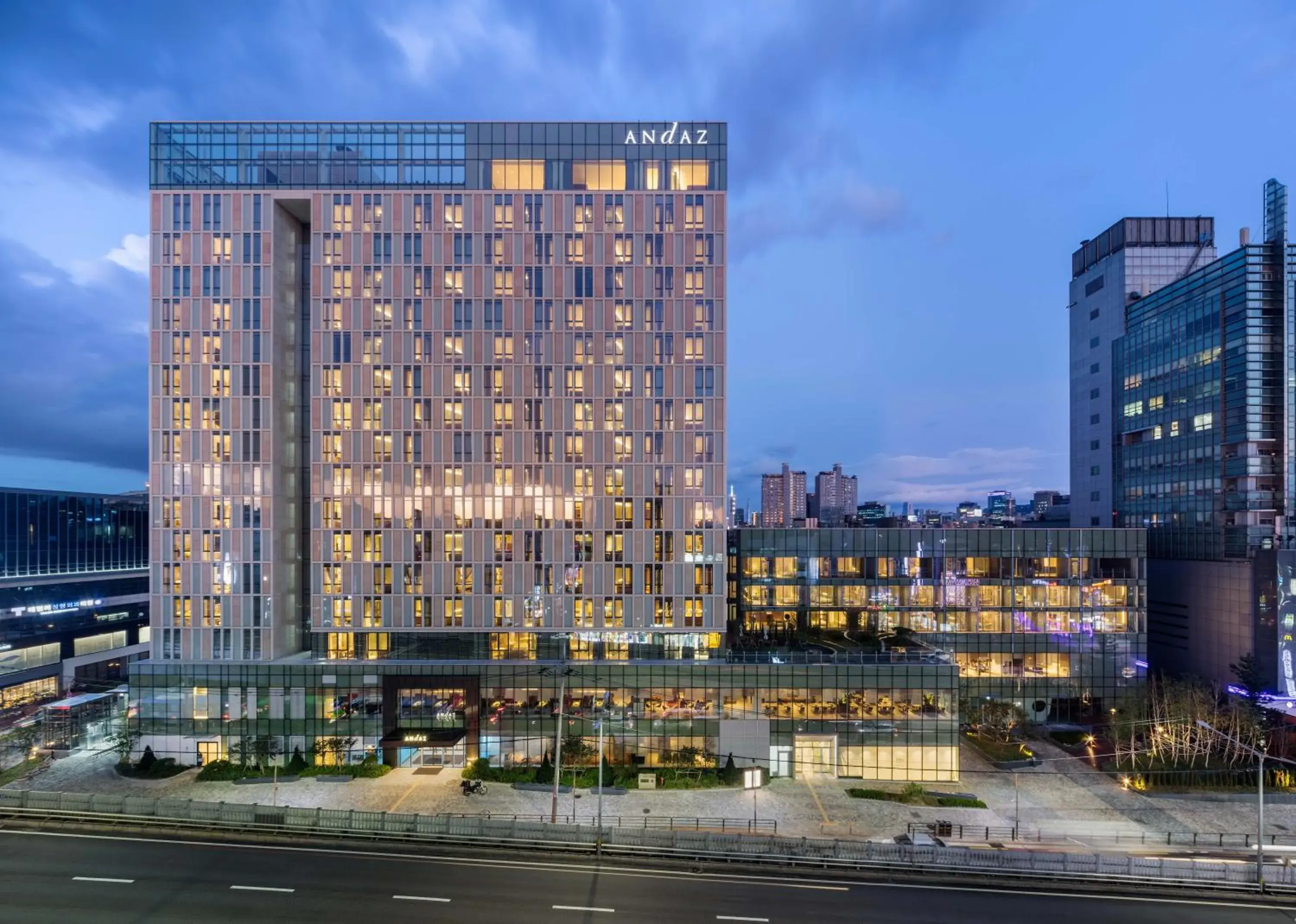 Property building in Andaz Seoul Gangnam, By Hyatt Property building in Andaz Seoul Gangnam, By Hyatt