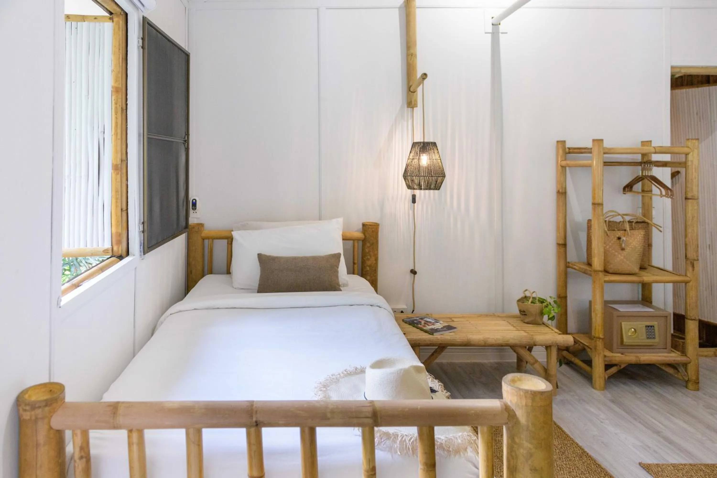 Bedroom, Bed in Orion Healing Centre