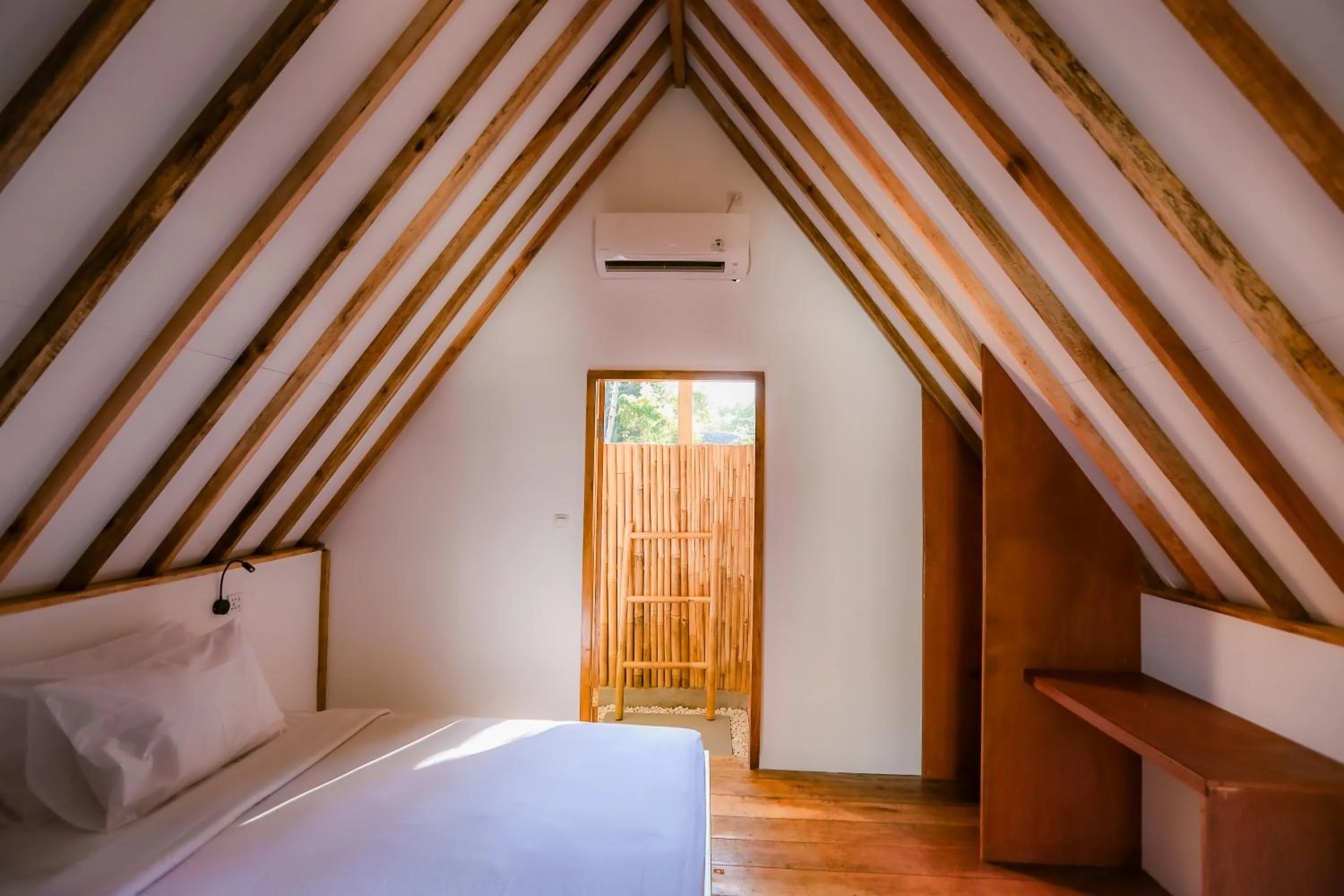 Bedroom, Bed in Mad Monkey Gili Trawangan