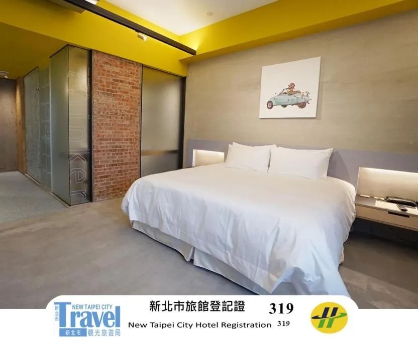 Bed in Thinker Hotel