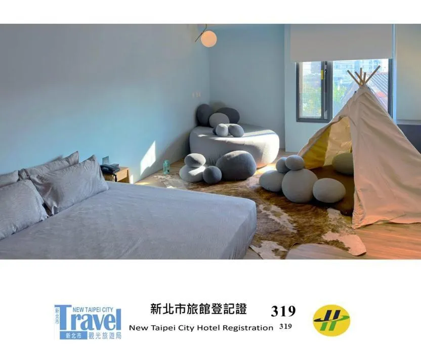 Bed in Thinker Hotel