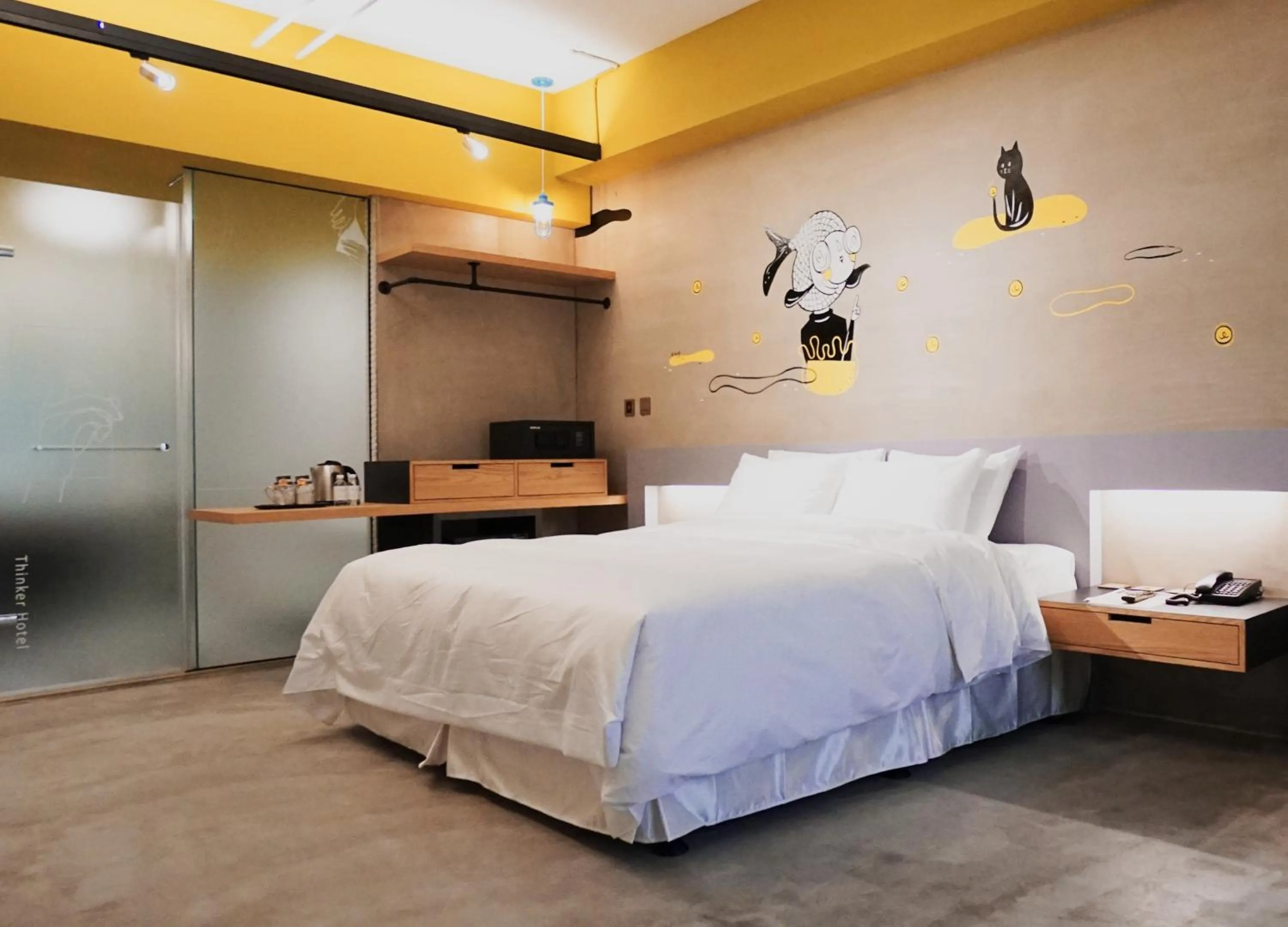 Bed in Thinker Hotel