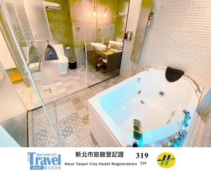 Twin Room with Bath in Thinker Hotel Twin Room with Bath in Thinker Hotel