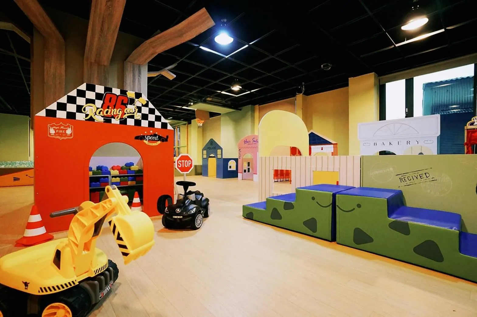 Children play ground in Thinker Hotel