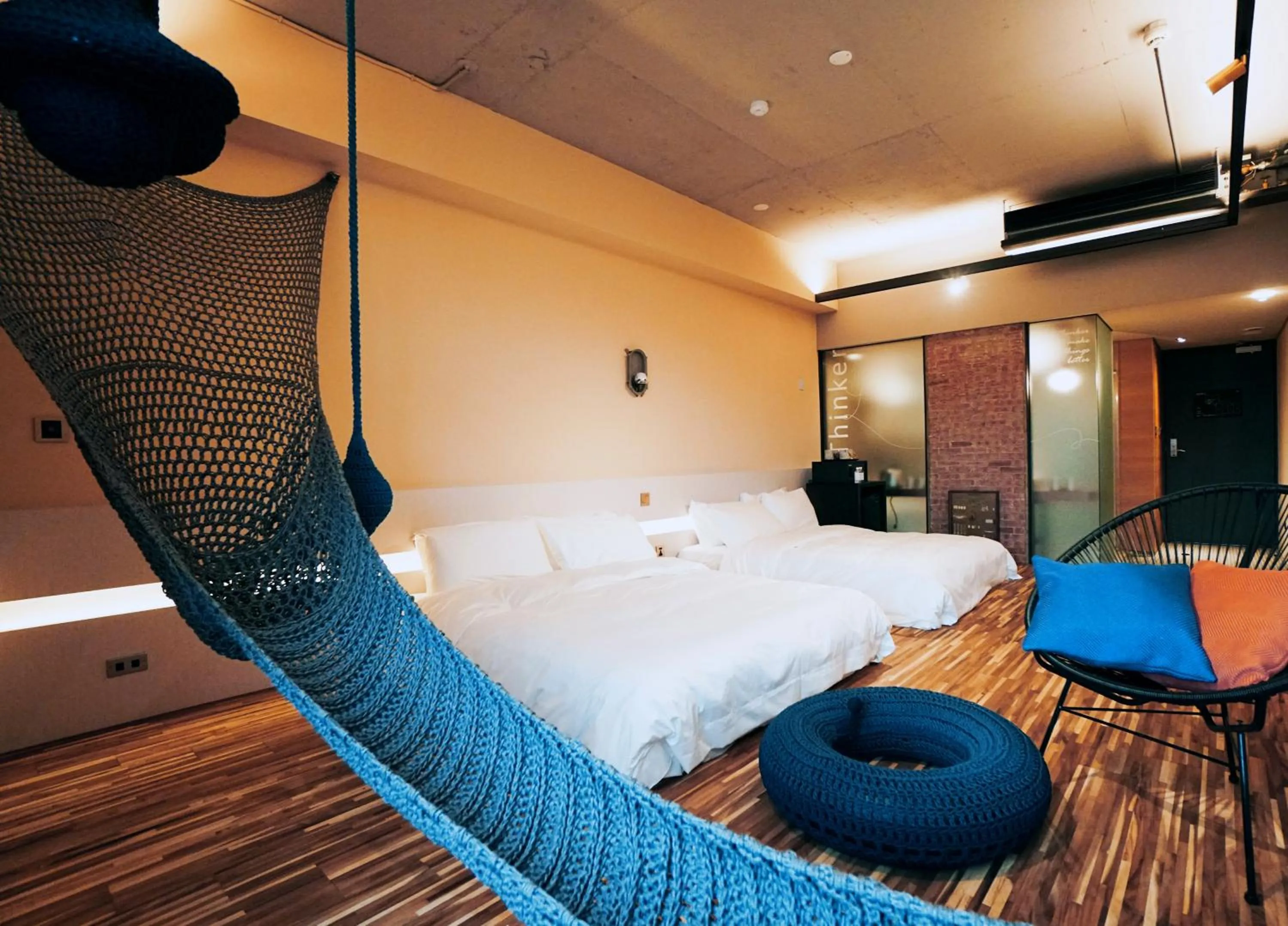 Bed in Thinker Hotel