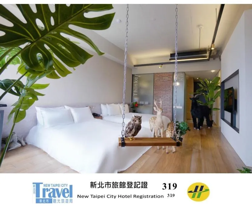 Bed in Thinker Hotel