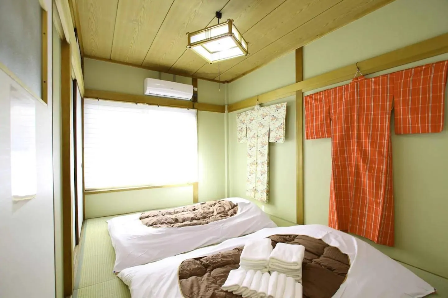 Photo of the whole room, Bed in Masaru House