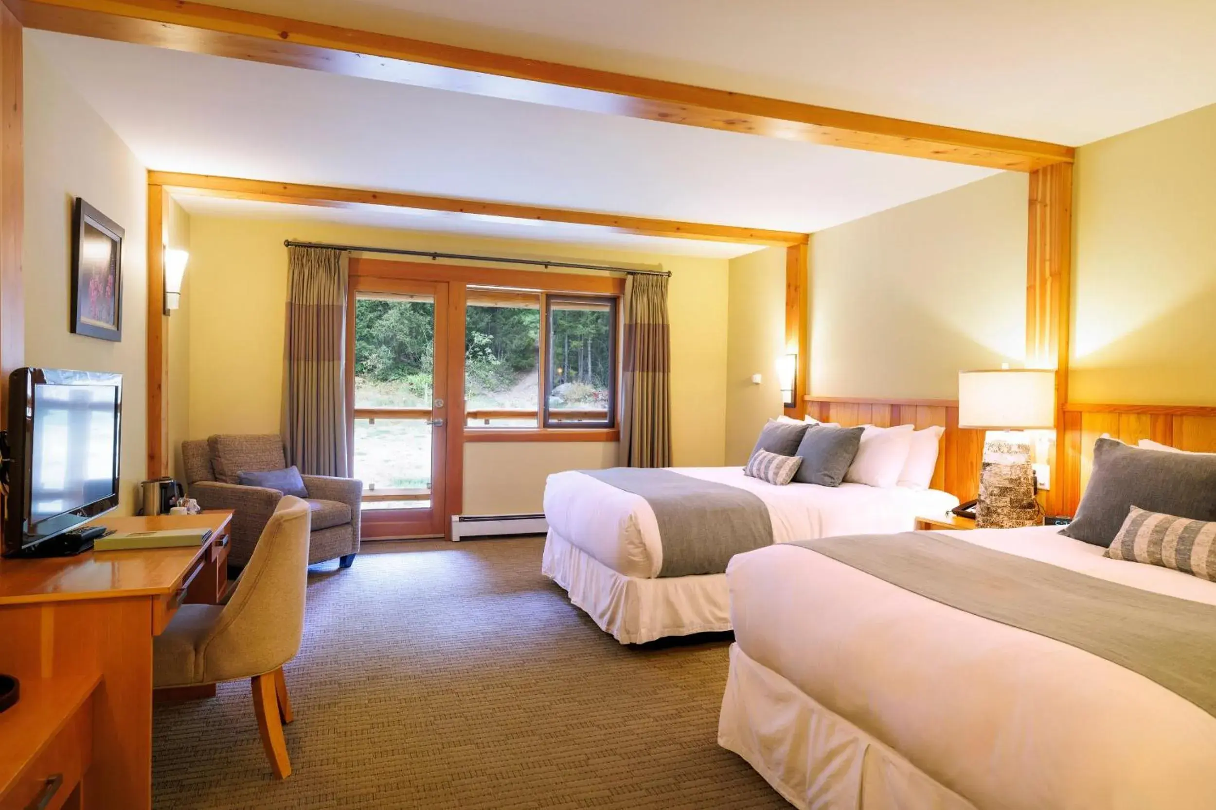 Superior Queen Room with Two Queen Beds in Tyax Lodge & Heliskiing Superior Queen Room with Two Queen Beds in Tyax Lodge & Heliskiing