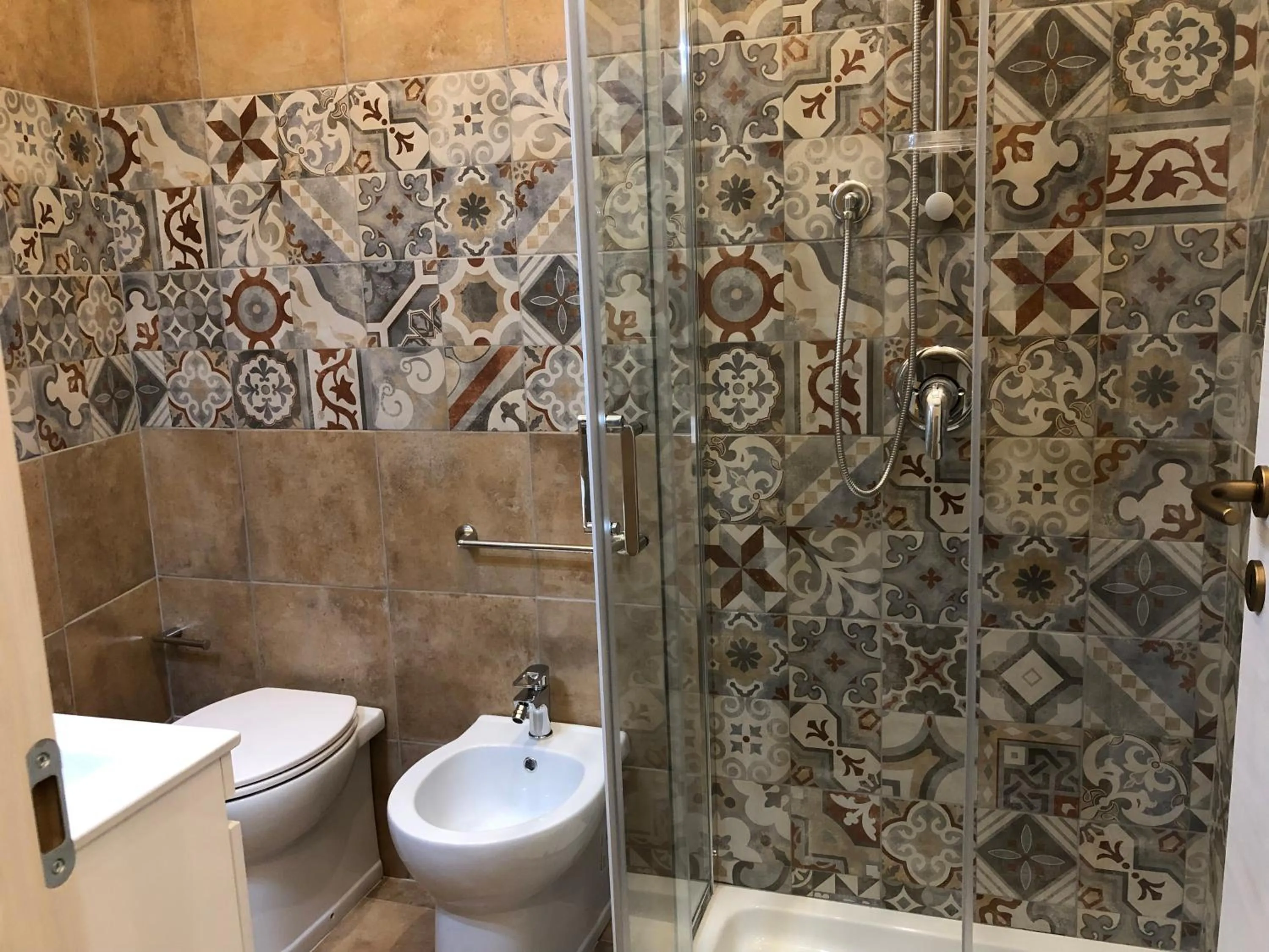 Shower in B&B Meliora Rooms