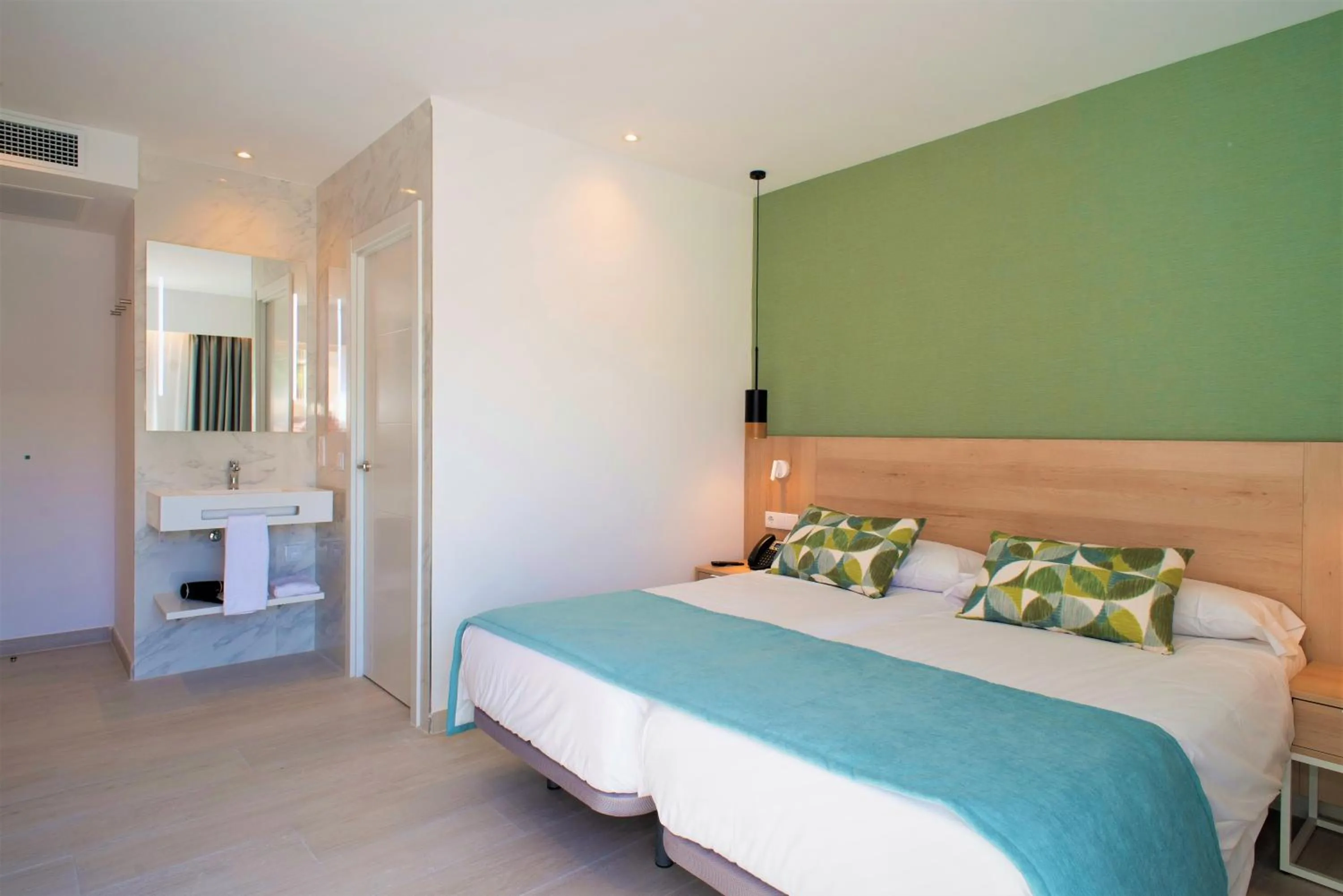 Bed in Hotel Seasun Aniram