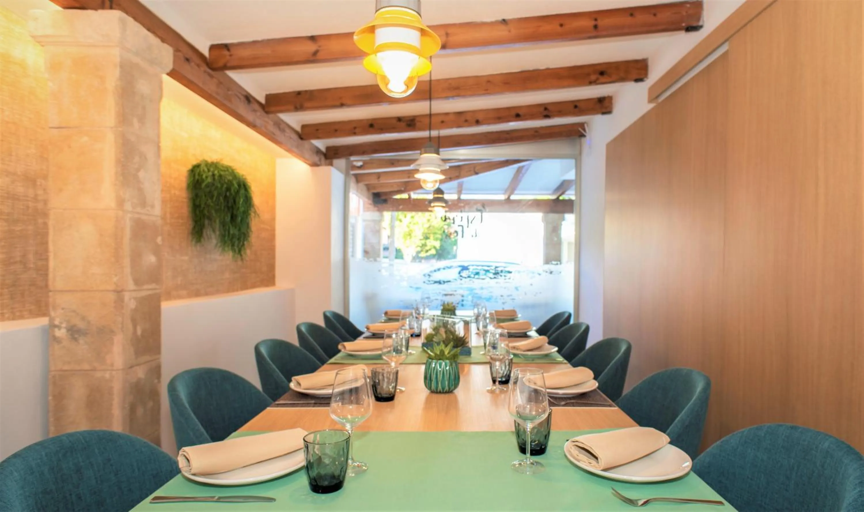 Restaurant/places to eat in Hotel Seasun Aniram